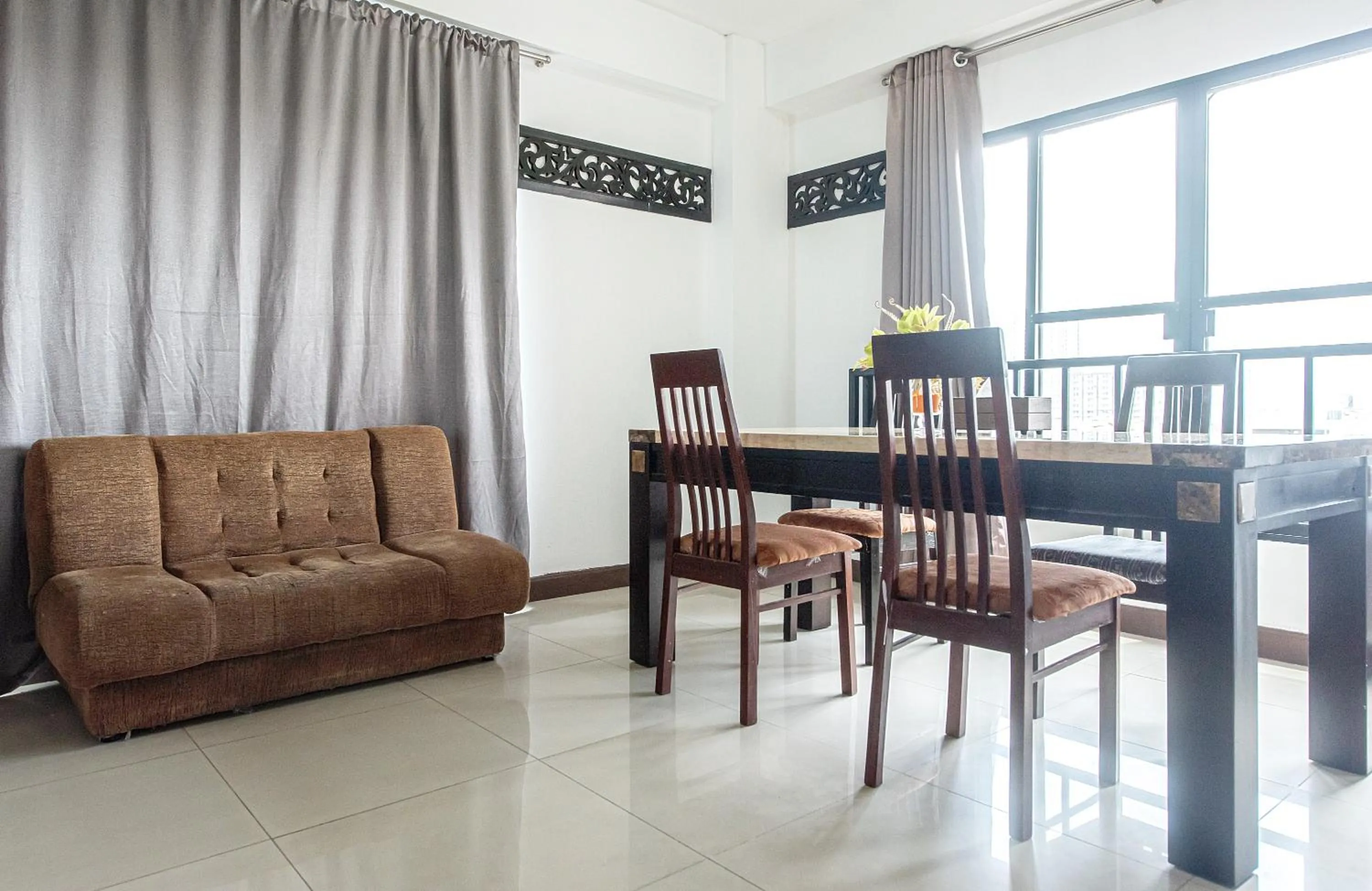 Seating area in The Wing Design Hotel
