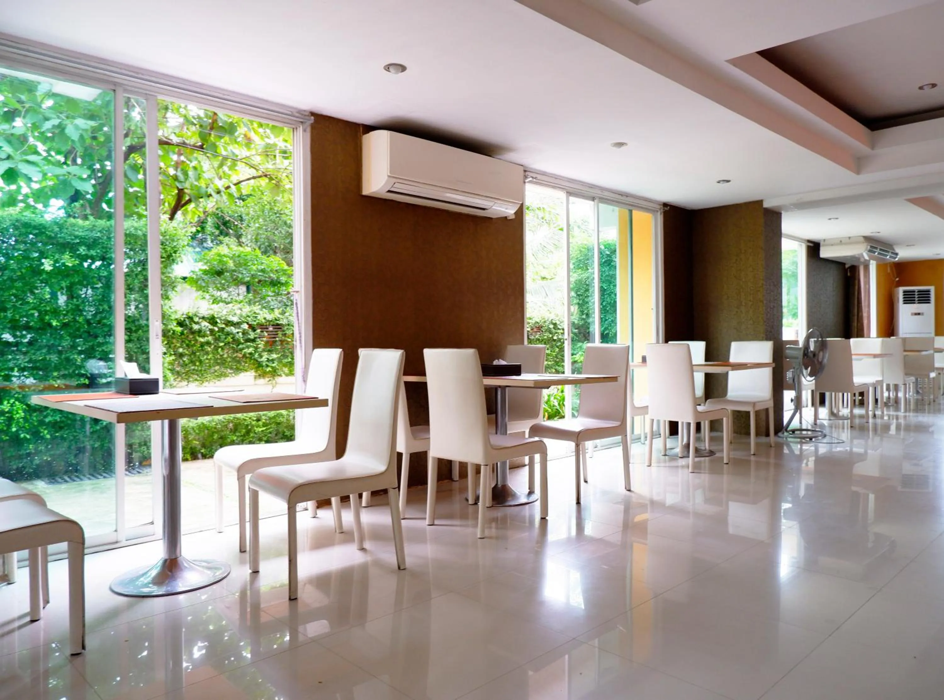 Restaurant/places to eat in The Wing Design Hotel