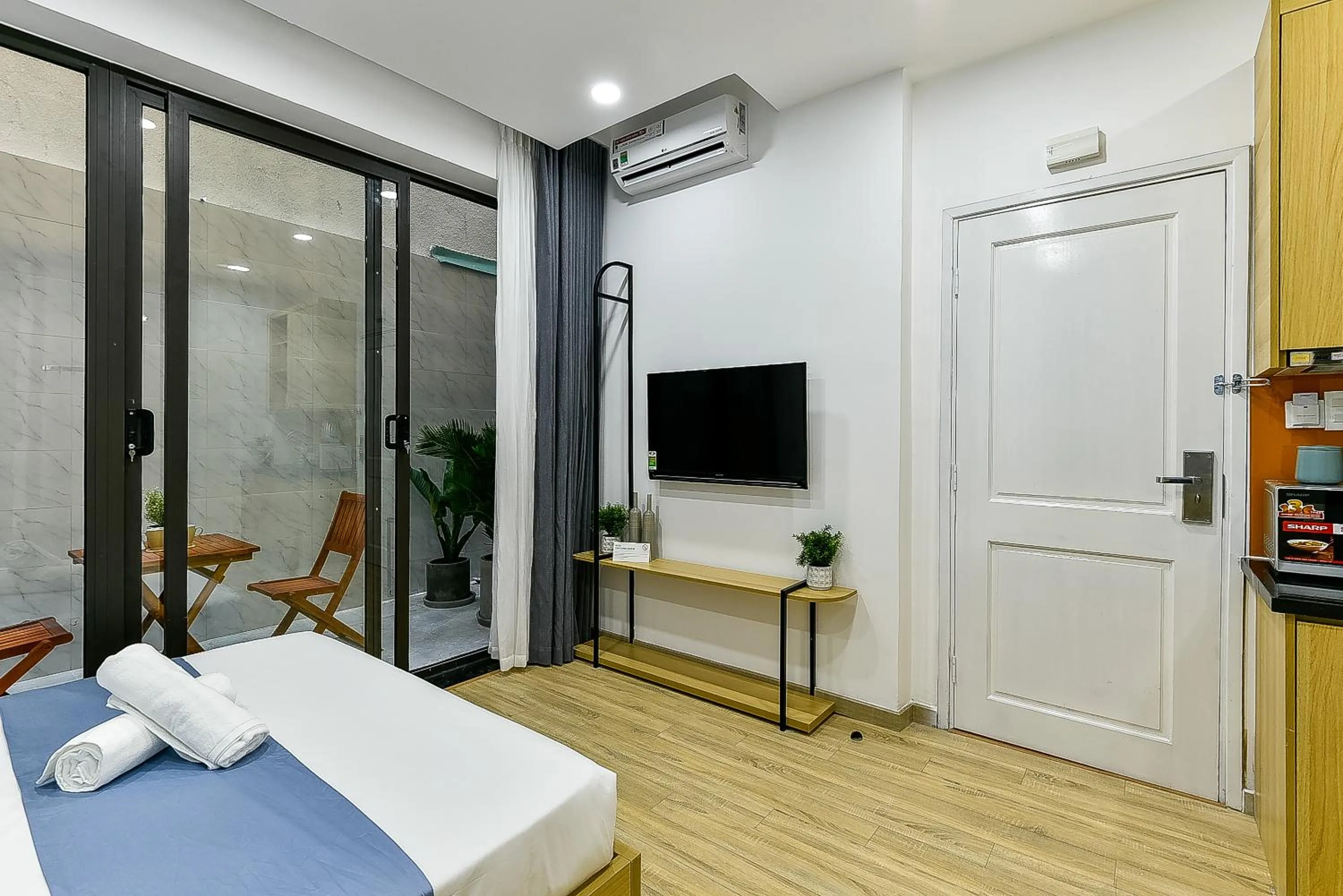 Photo of the whole room in Cozrum Homes Ambera House