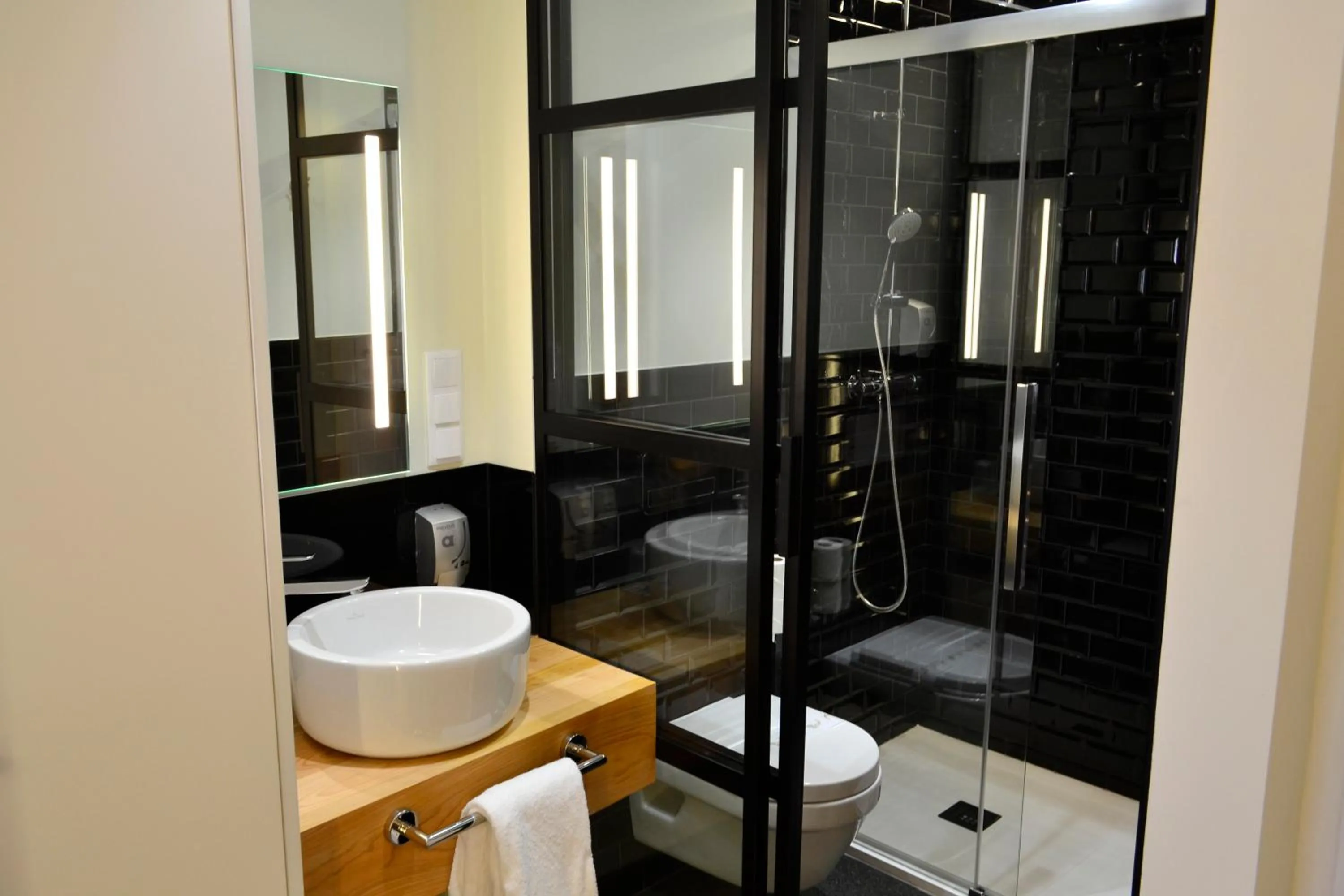 Shower in Hotel Alda Galería Coruña