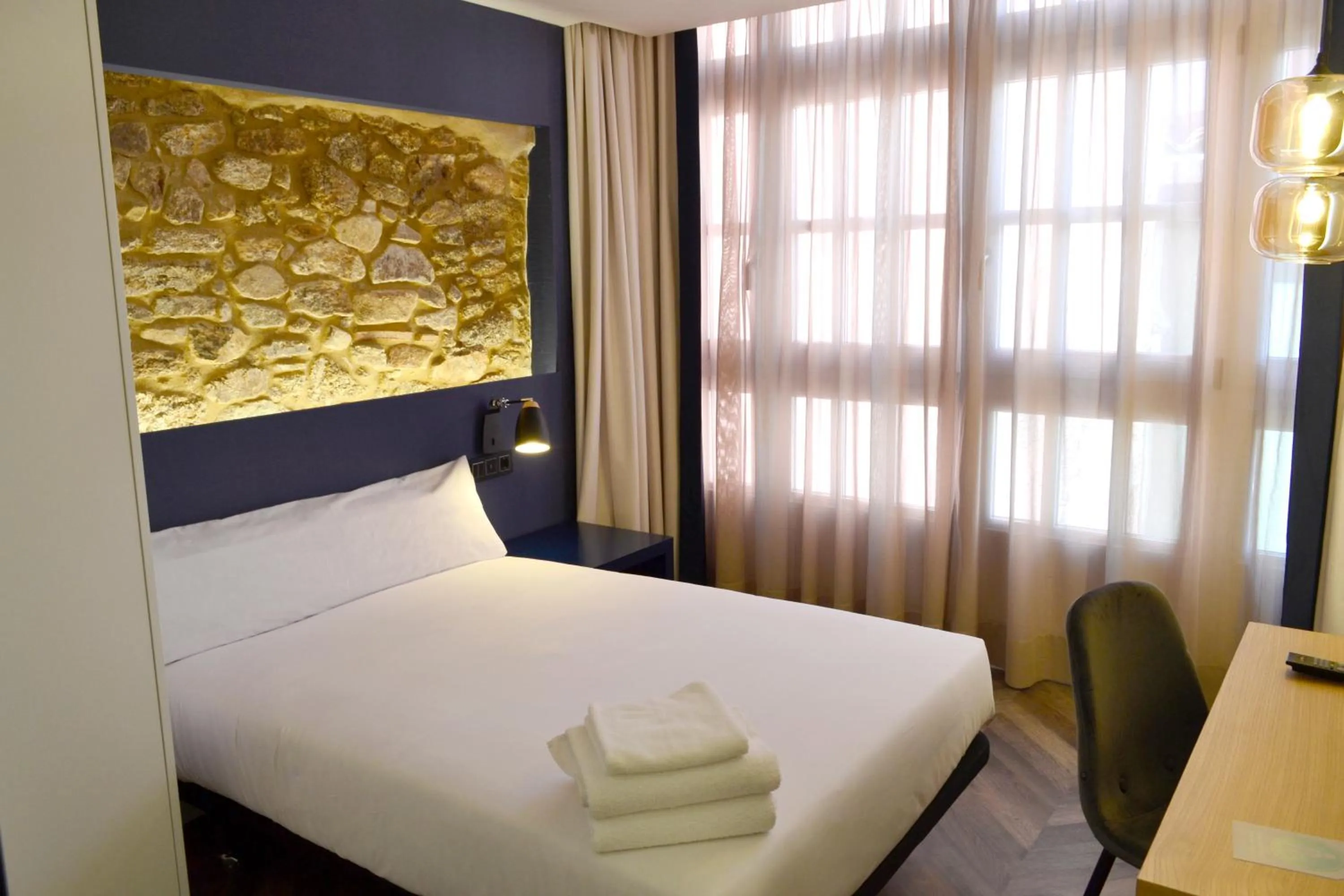 Bed in Hotel Alda Galería Coruña