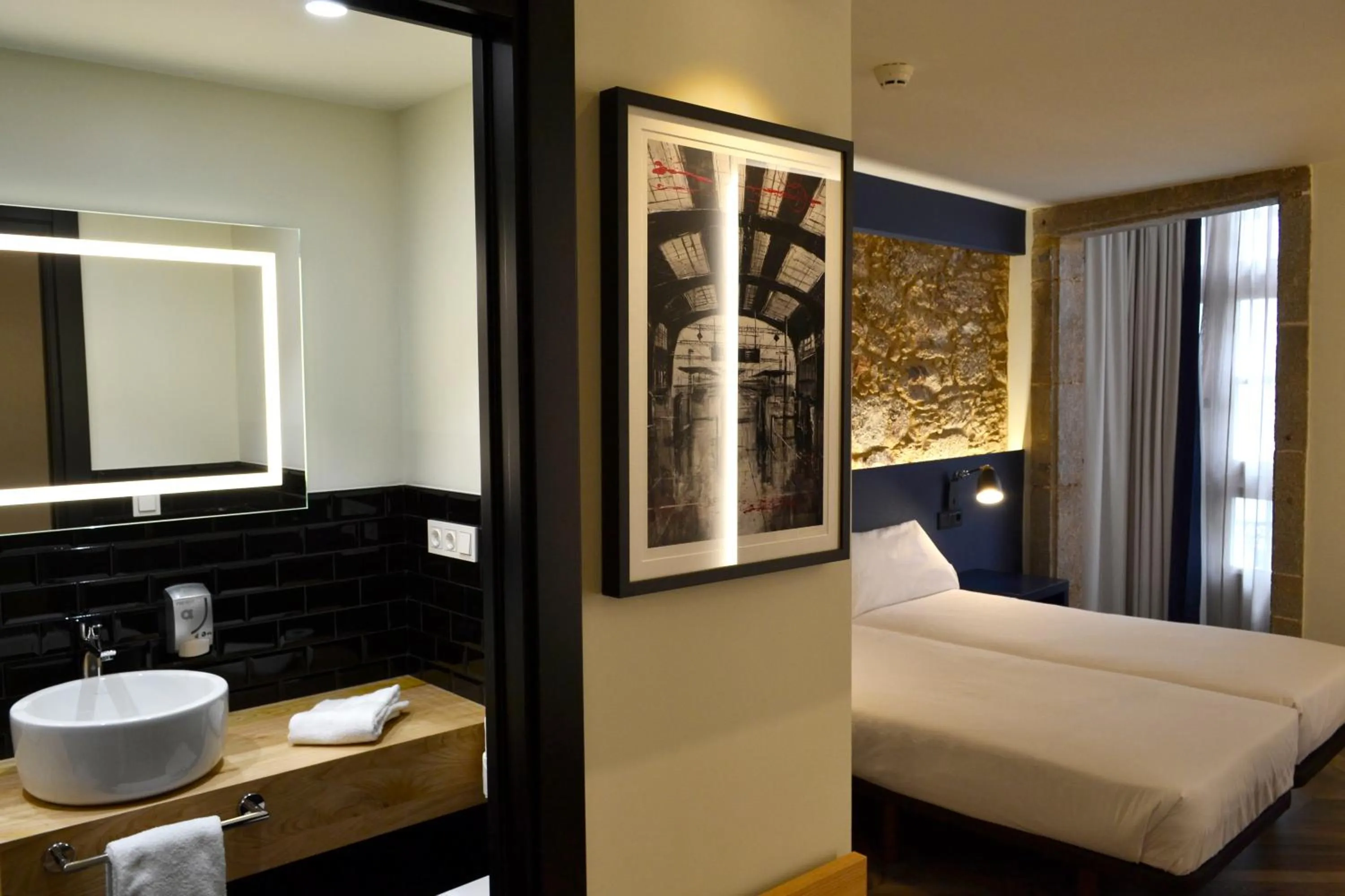 Bed in Hotel Alda Galería Coruña