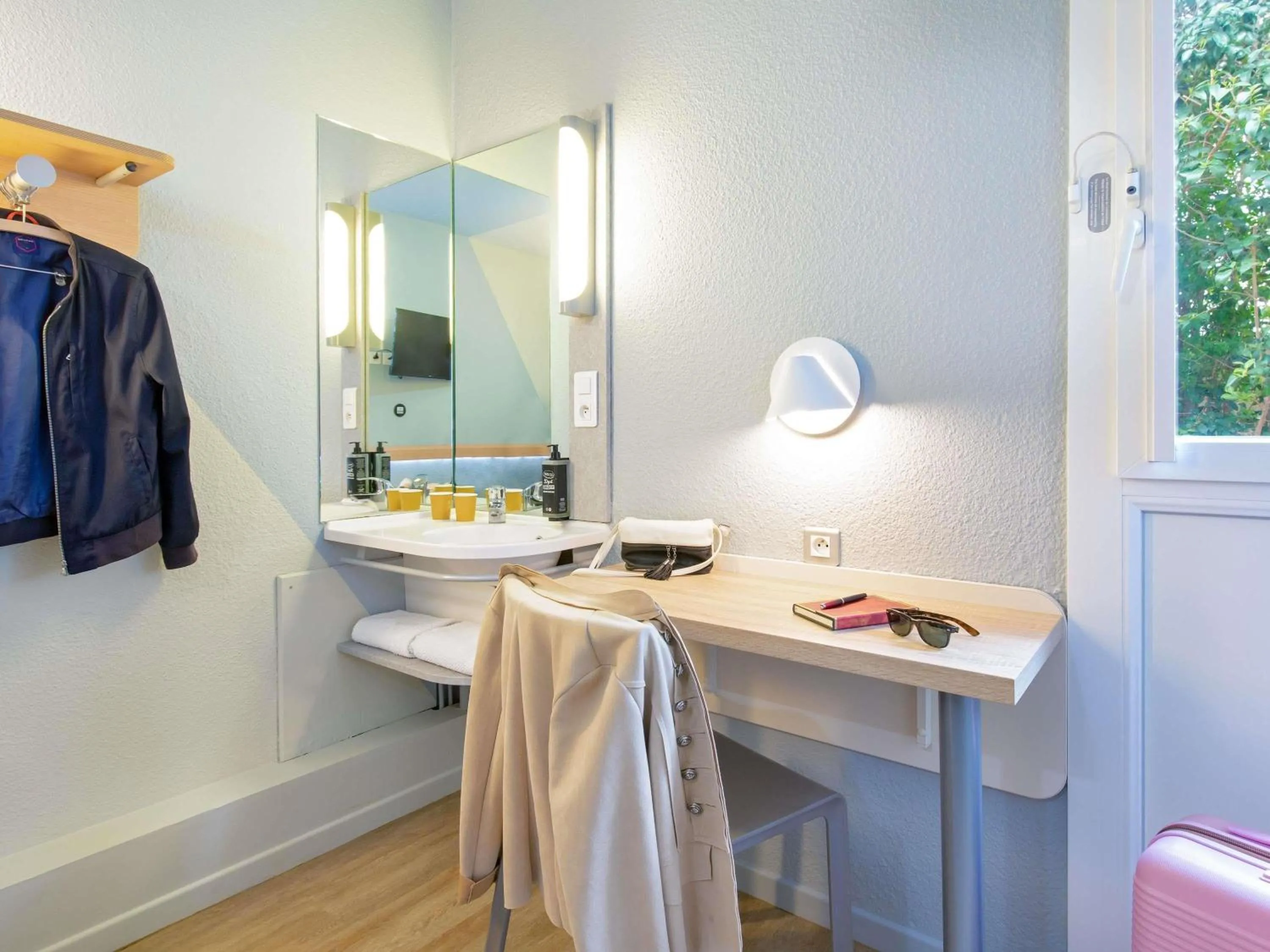 Bedroom in ibis budget Cavaillon