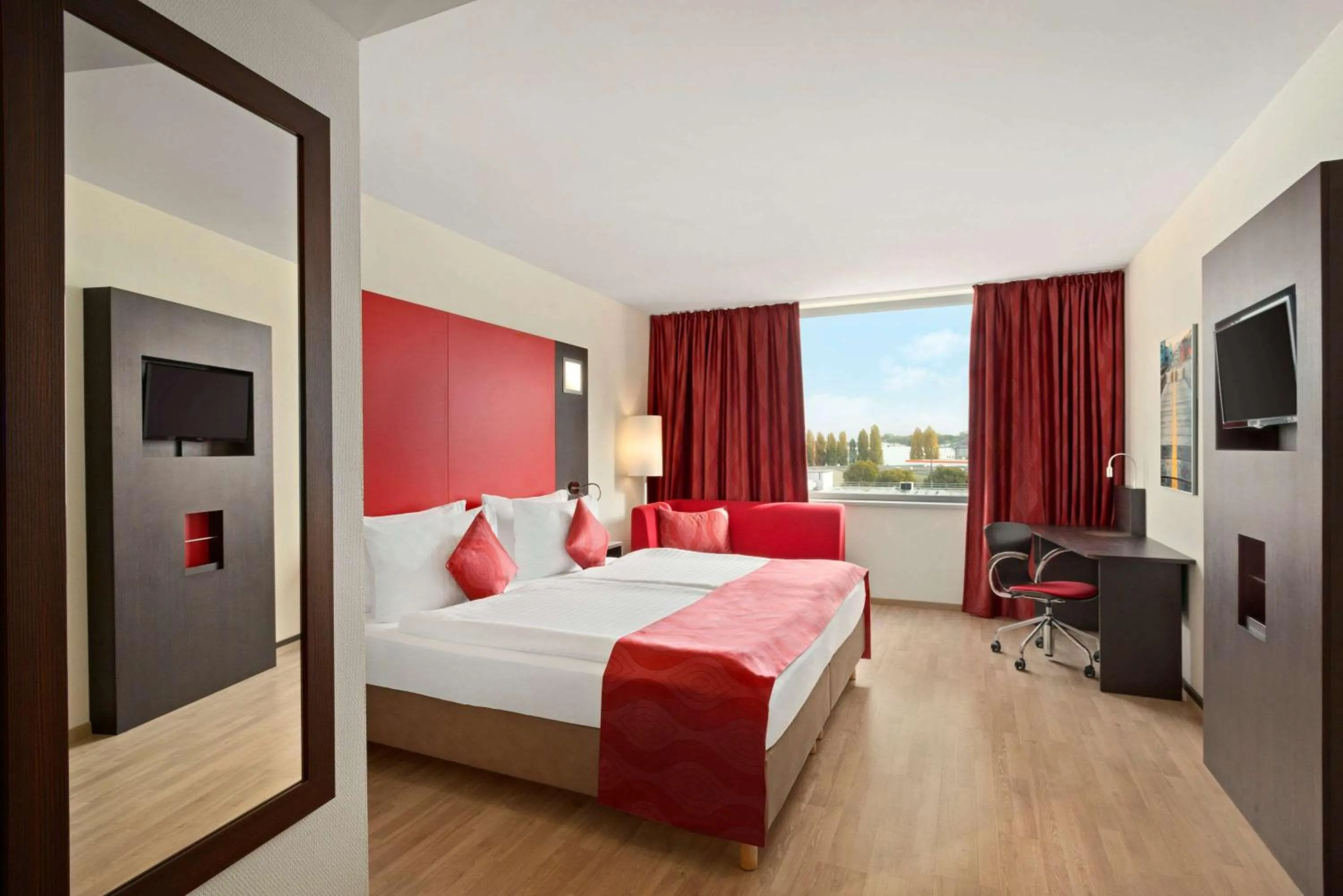 Photo of the whole room, Bed in Ramada Encore by Wyndham Geneva
