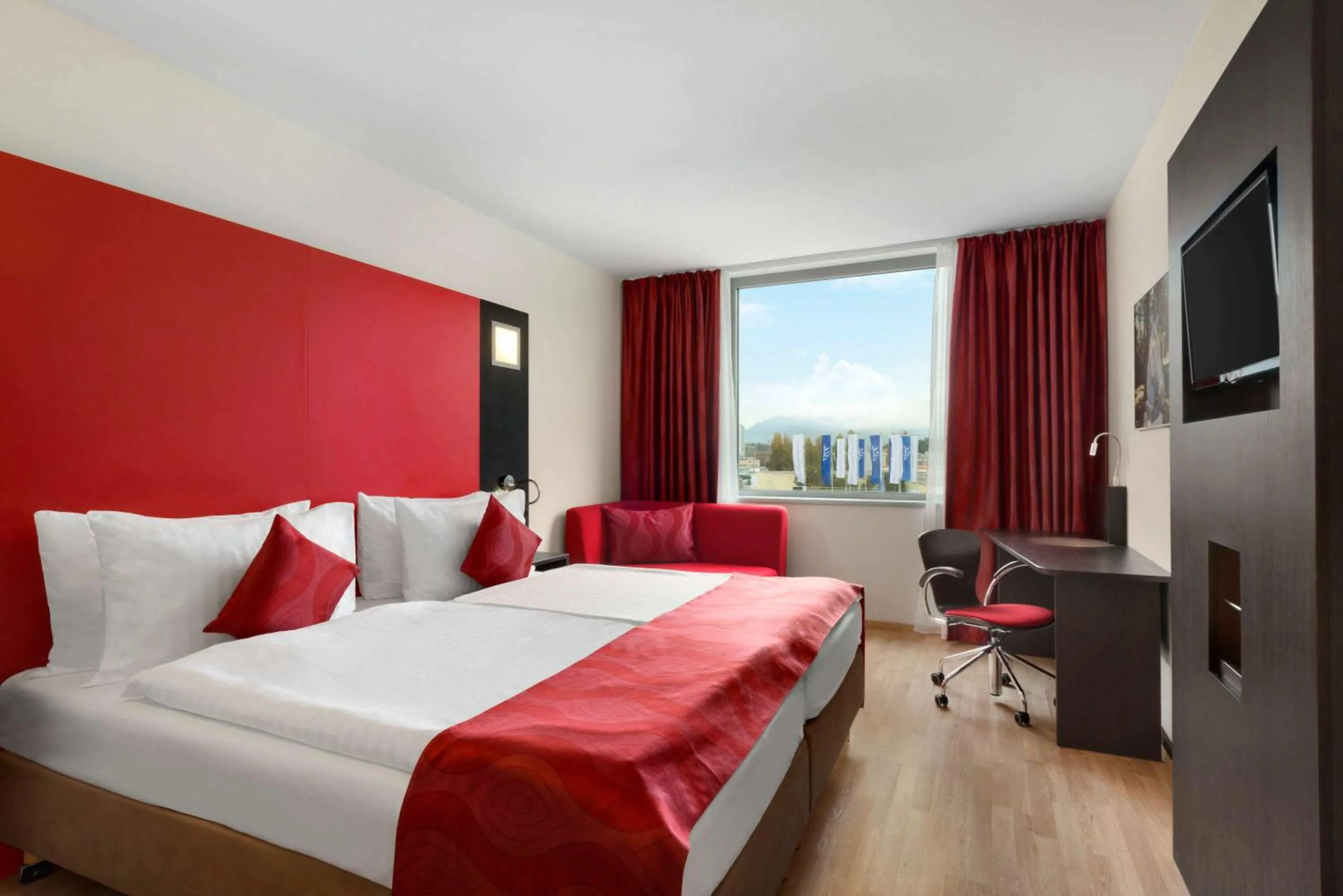 Photo of the whole room, Bed in Ramada Encore by Wyndham Geneva