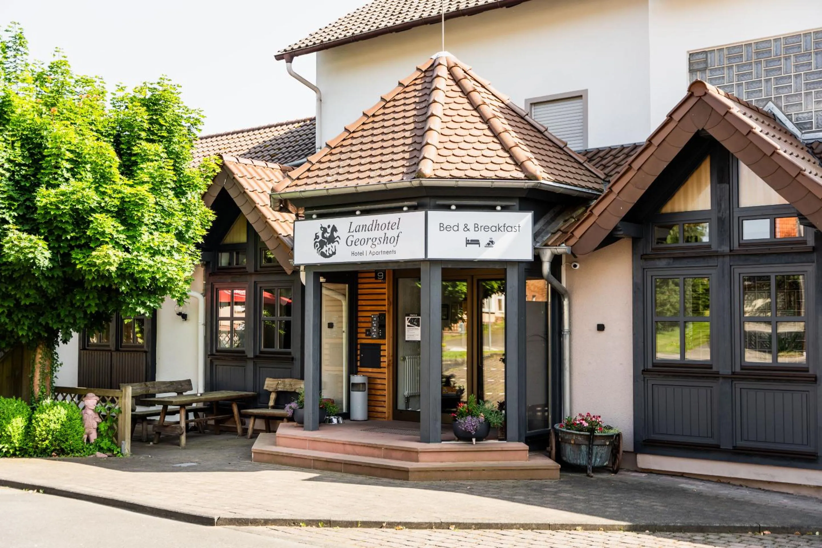 Facade/entrance in Landhotel Georgshof