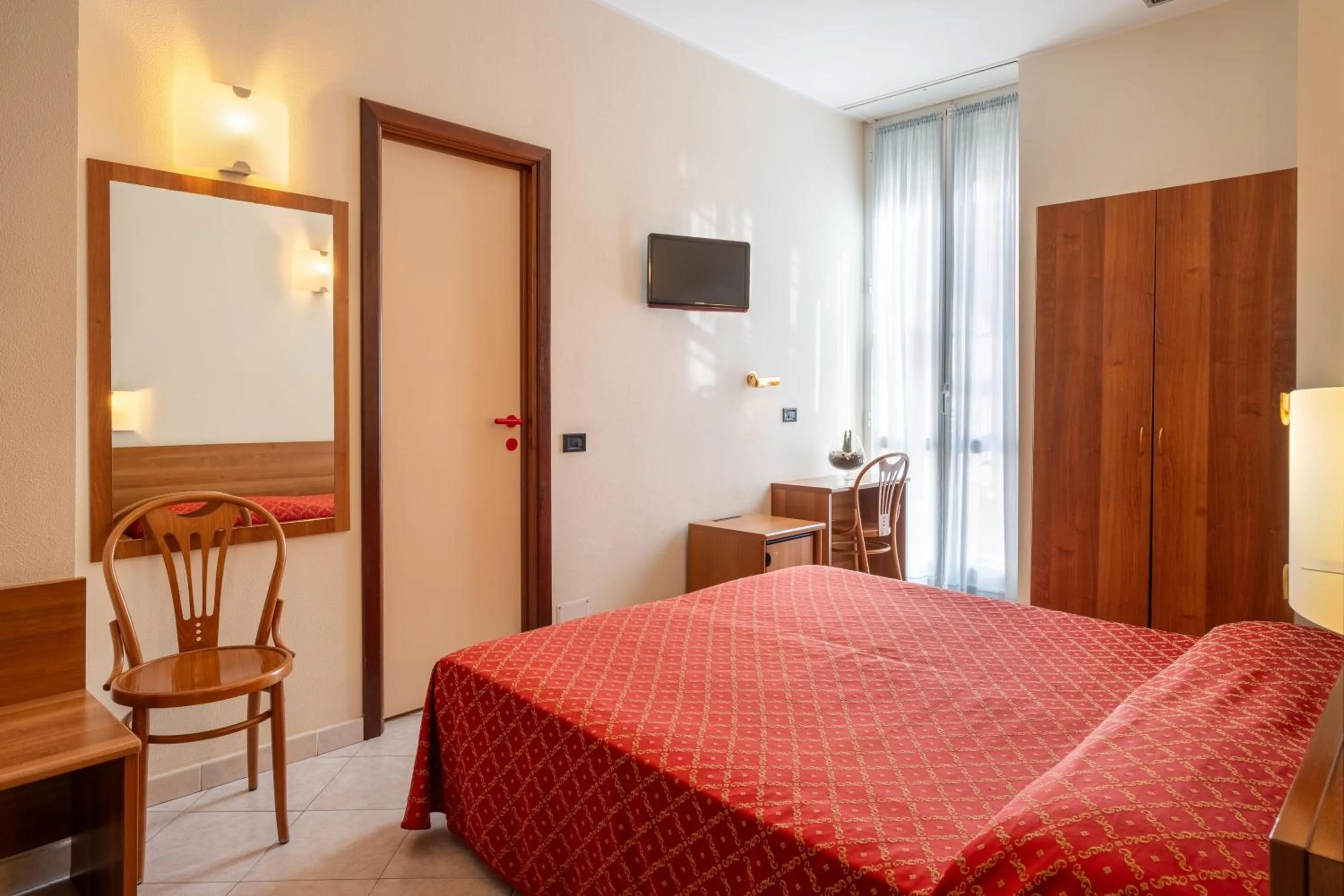 Bedroom, Bed in Hotel Careni Villa Italia