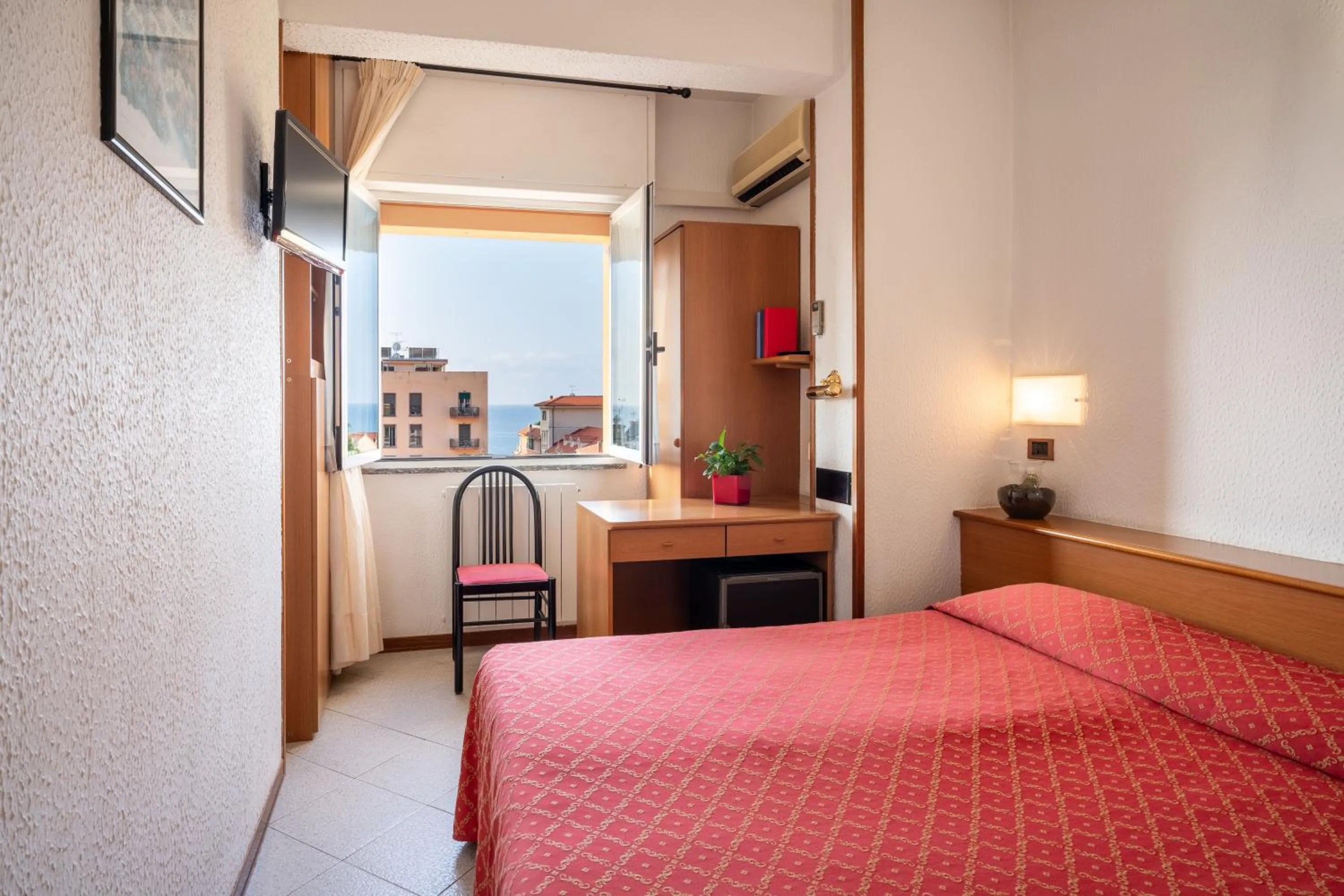 Bedroom, Bed in Hotel Careni Villa Italia