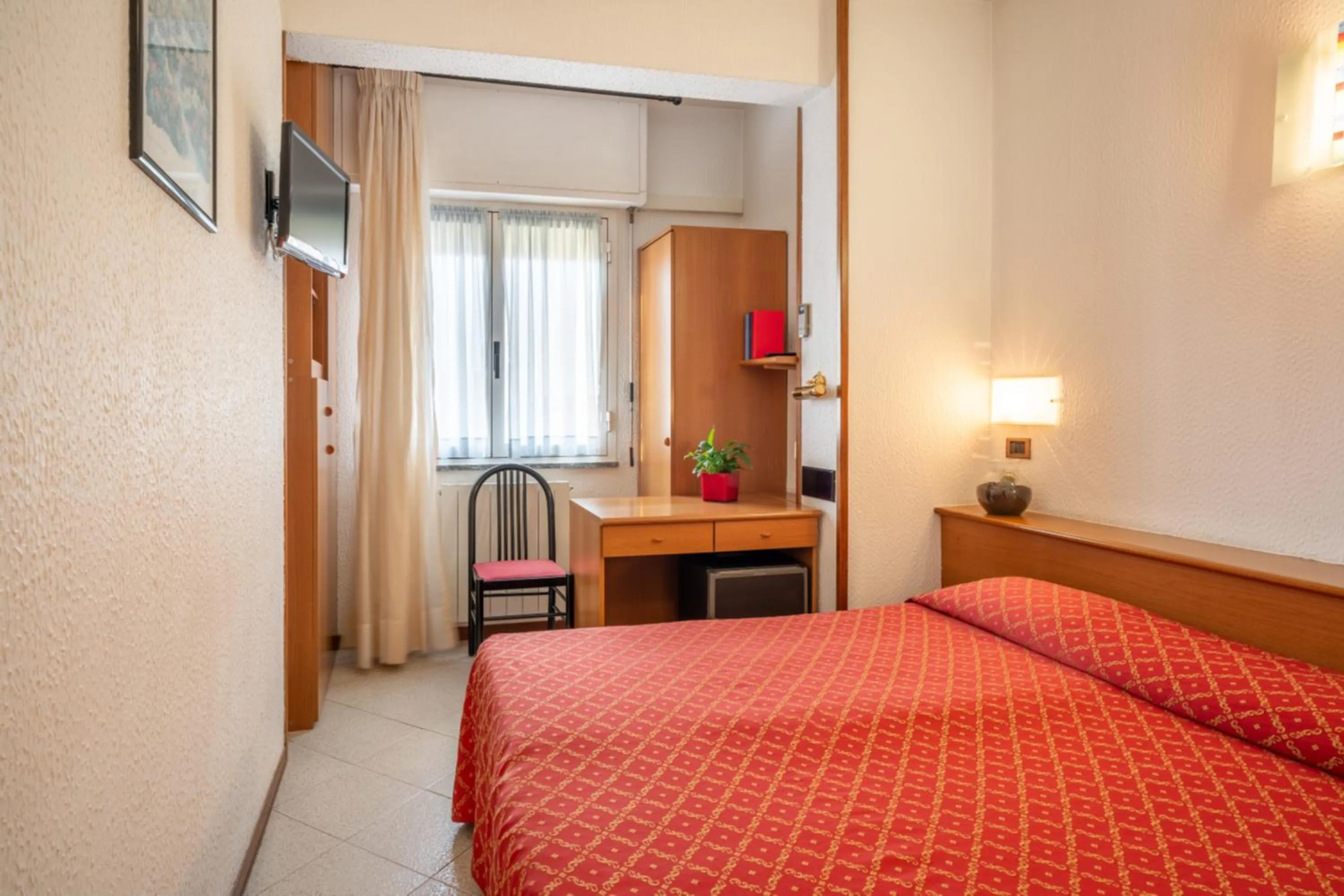 Bedroom, Bed in Hotel Careni Villa Italia