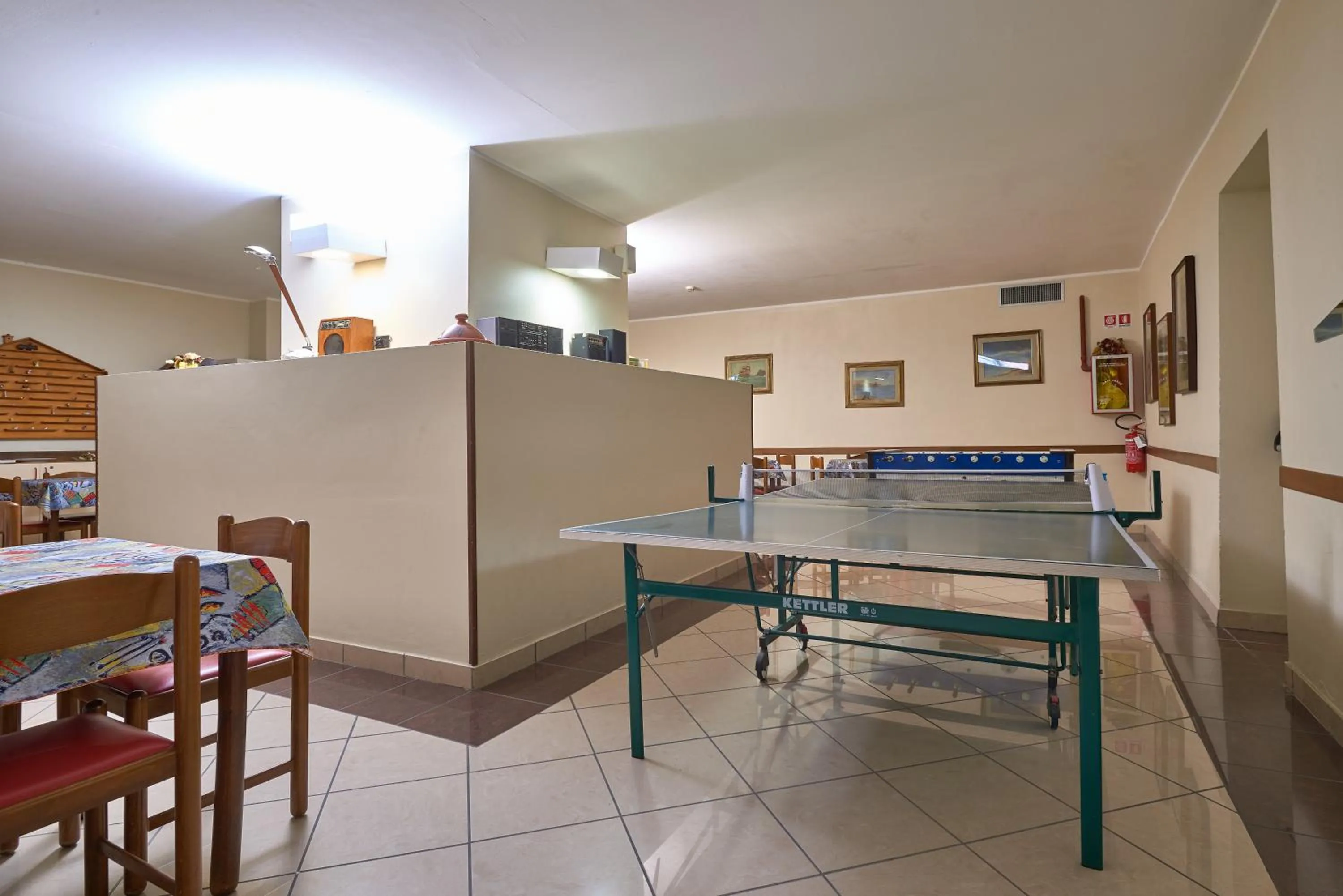 Game Room in Hotel Careni Villa Italia