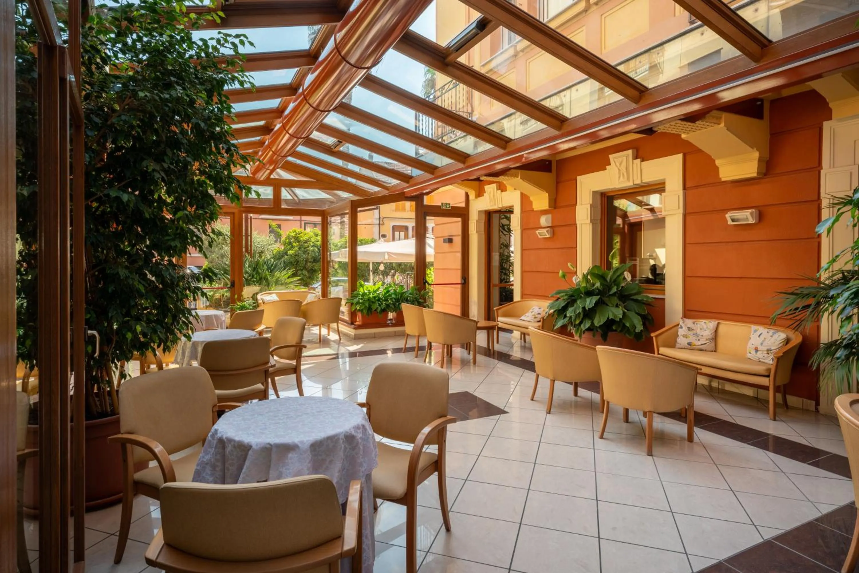 Seating area in Hotel Careni Villa Italia