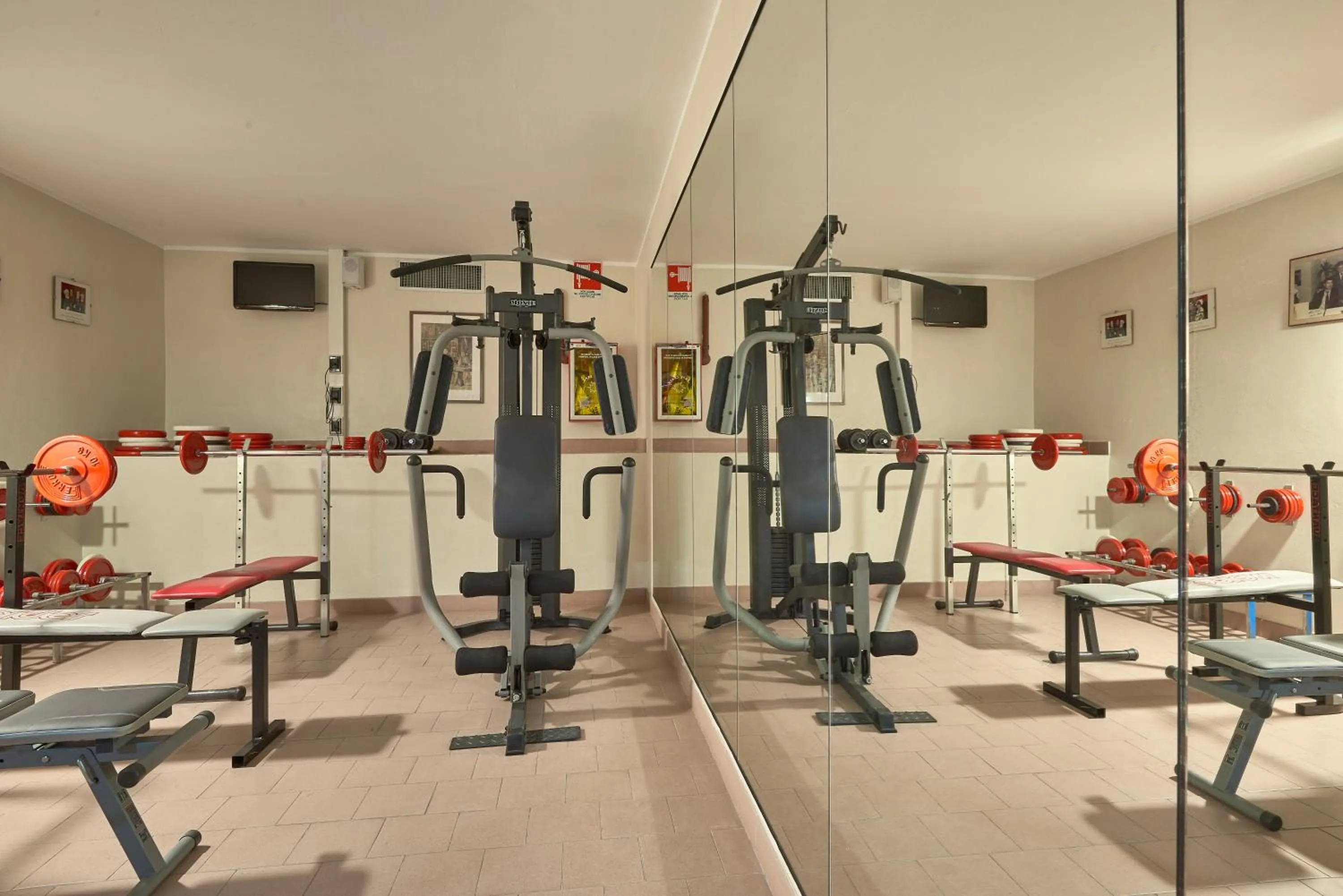 Fitness centre/facilities in Hotel Careni Villa Italia