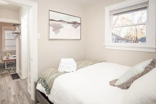 Cozy Carriage House - Walk to UNC + Free Bikes