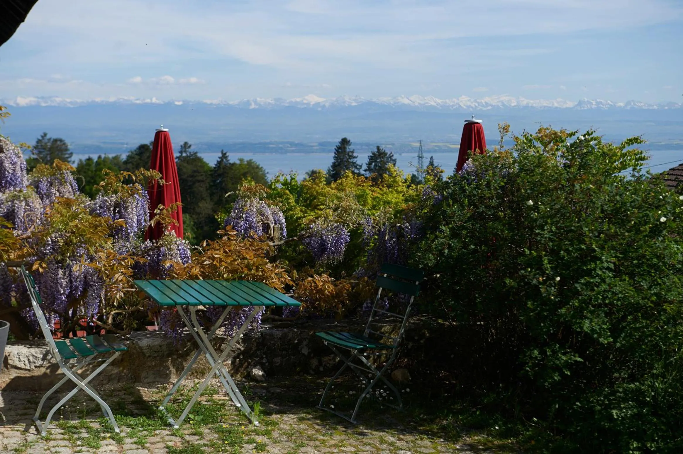 Patio in EcoHotel L’Aubier