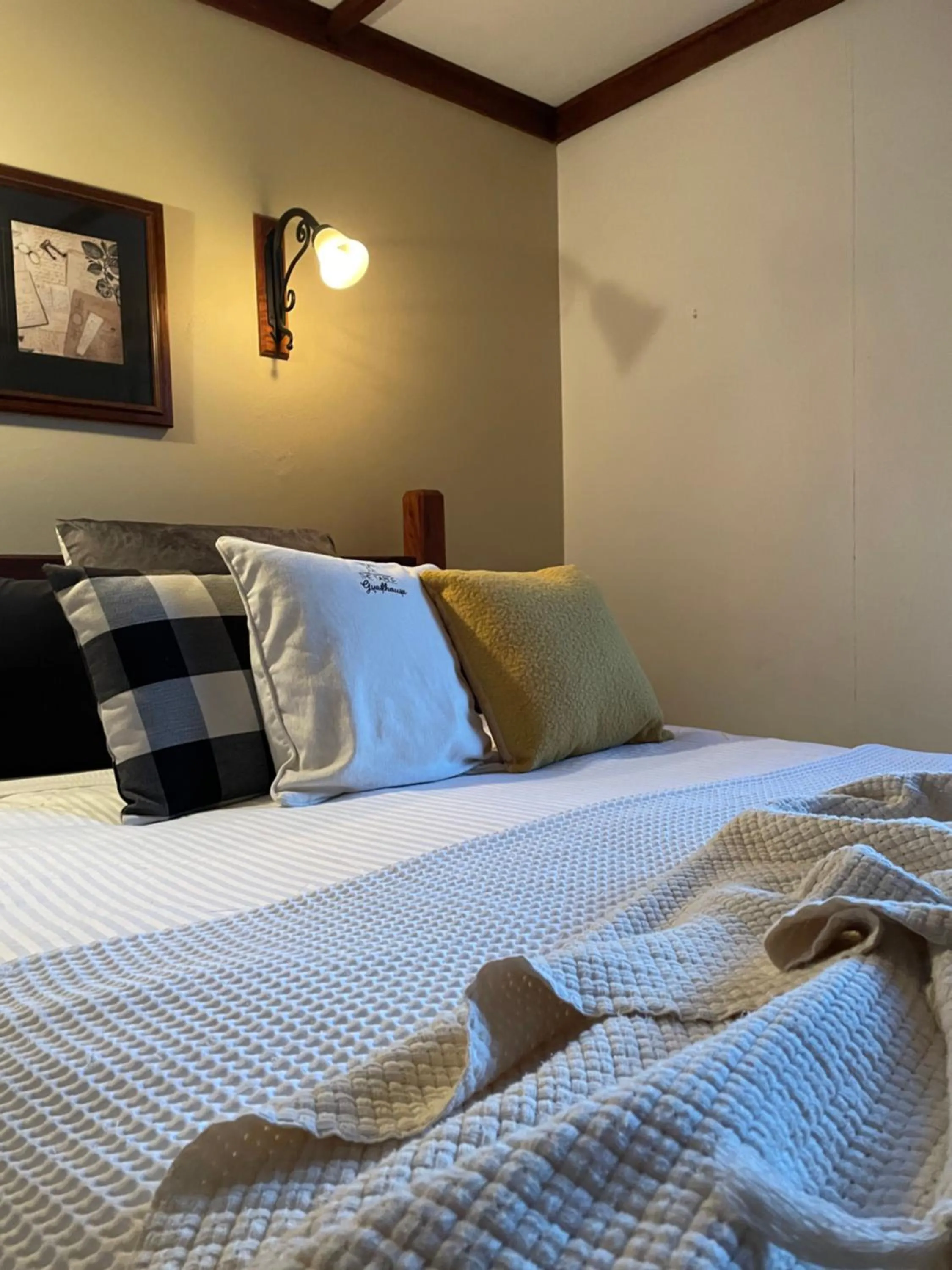 Bedroom, Bed in The Table Guest House