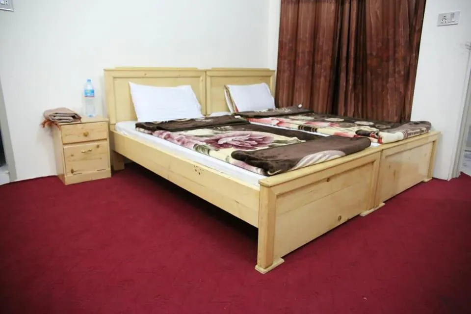 Bed in FR Darya E Swat Hotel