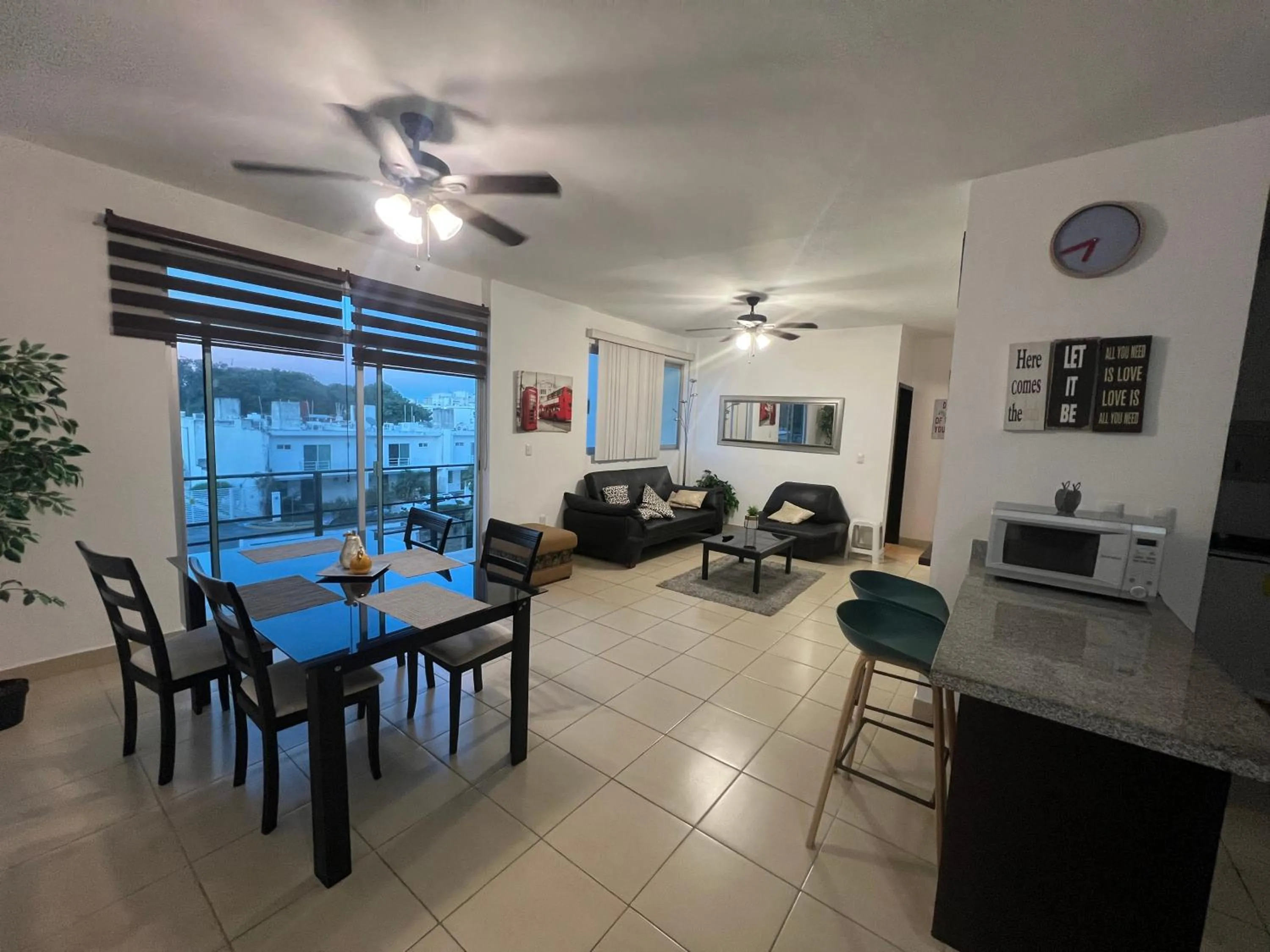 Dining area in PLAYA SUITES apartment