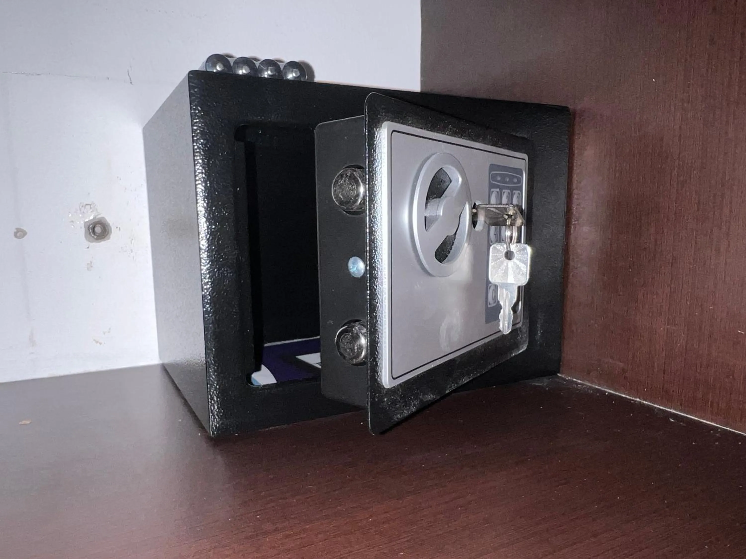 safe in PLAYA SUITES apartment