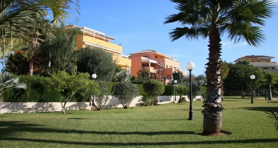 Lujoso Triplex Residencial Azahares by costablancarent
