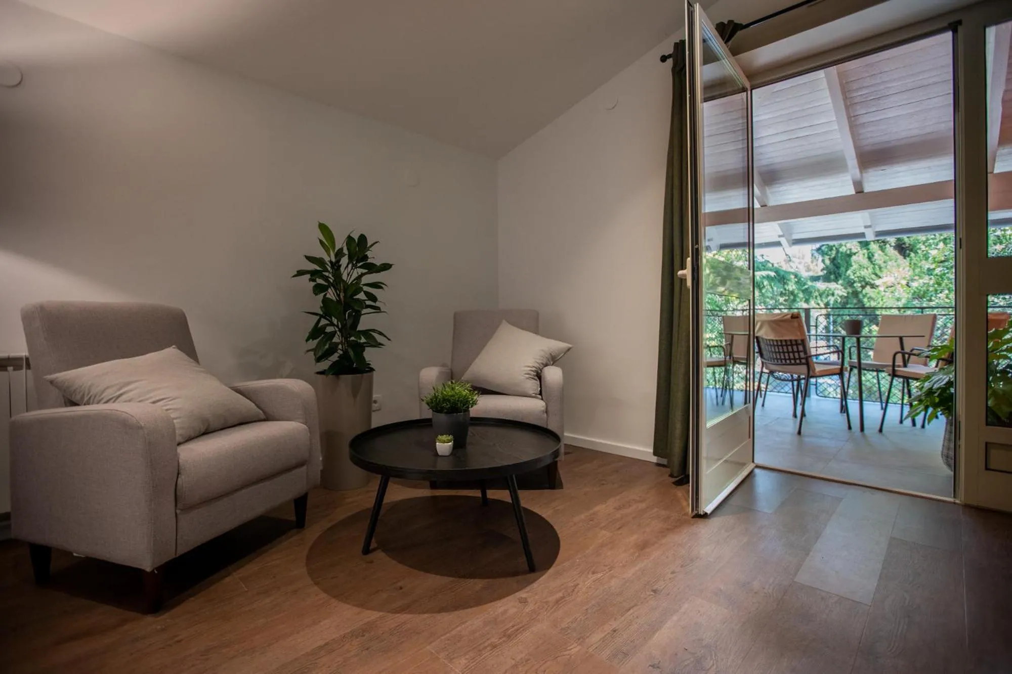 Communal lounge/ TV room in Villa Aurum Health & Climatotherapy Center