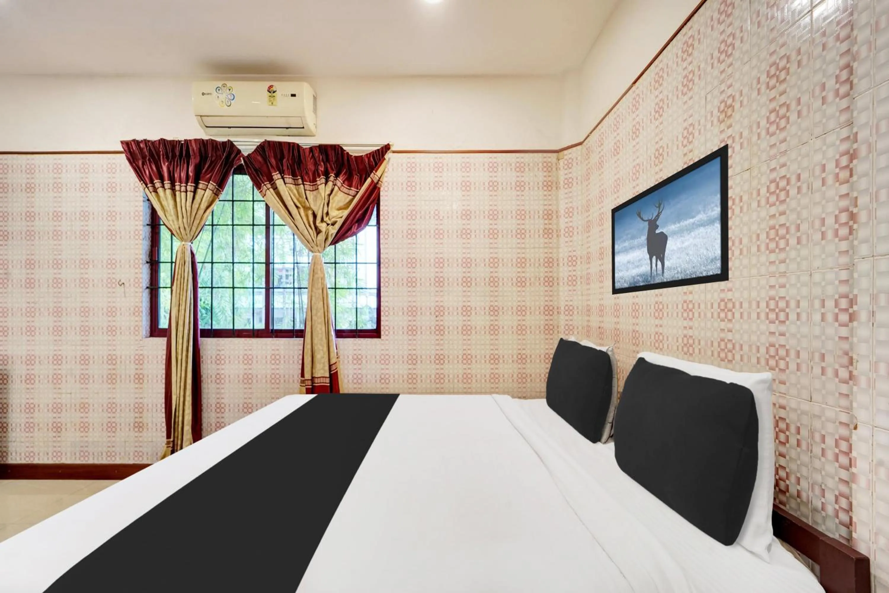 Bedroom, Bed in Super Collection O Vazhakkala Kakkanad