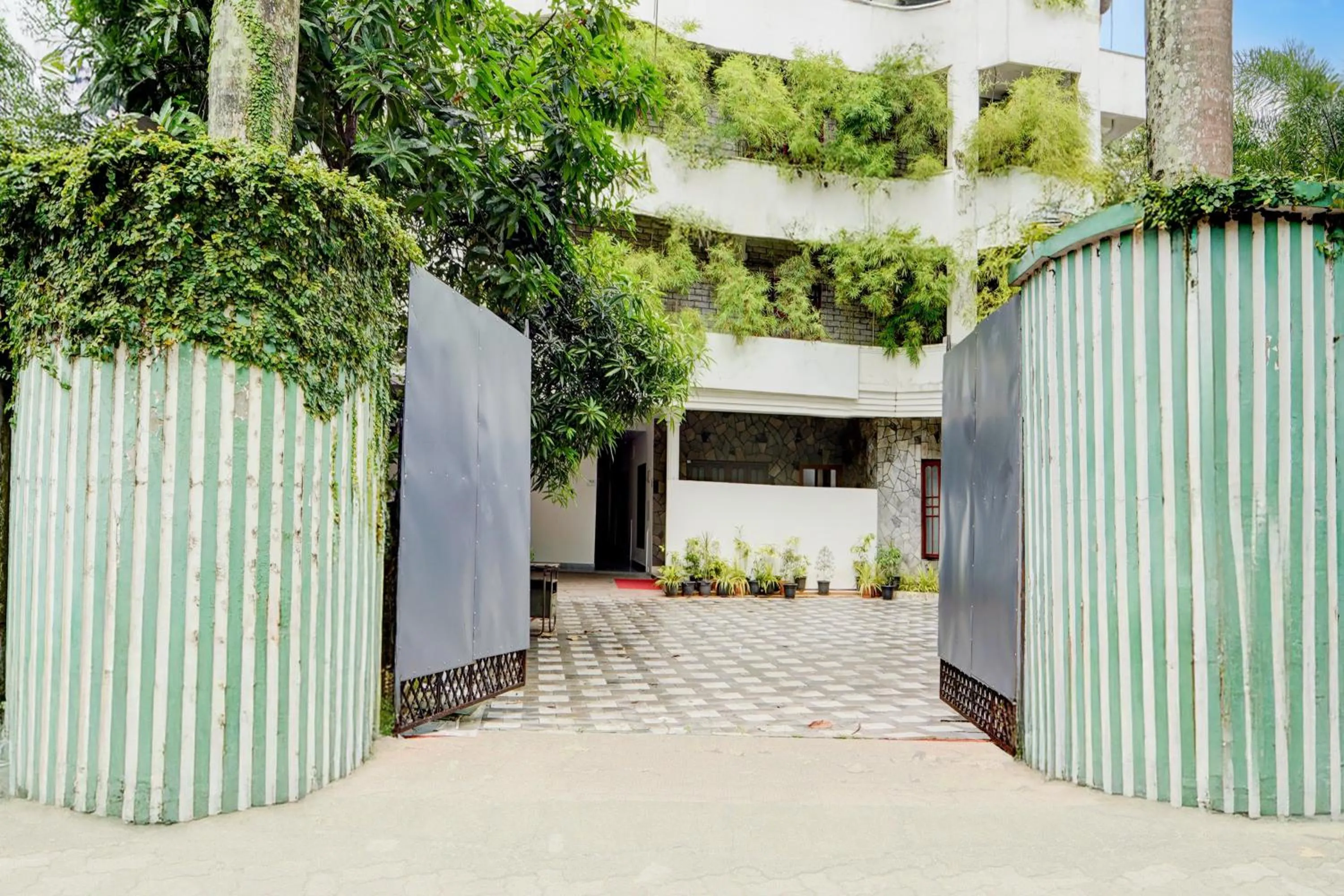 Facade/entrance in Super Collection O Vazhakkala Kakkanad