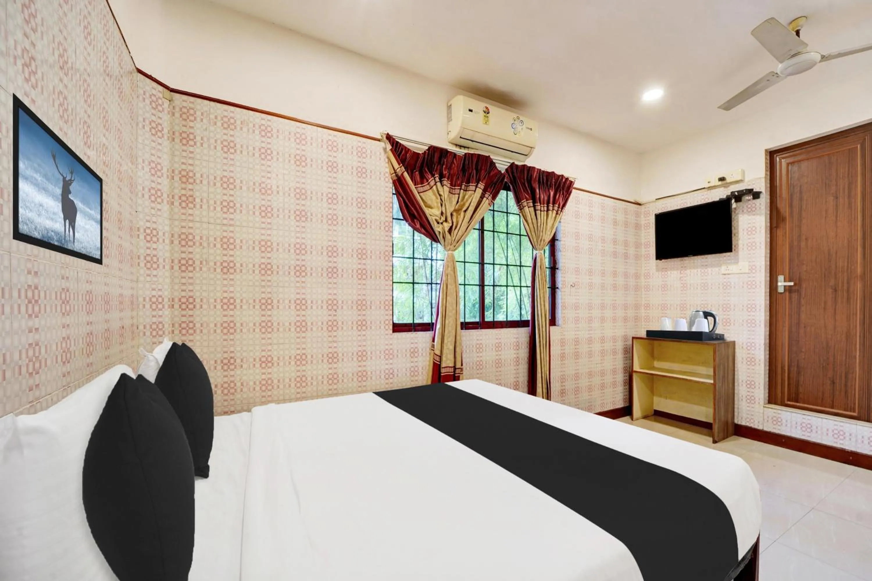 Bedroom, Bed in Super Collection O Vazhakkala Kakkanad