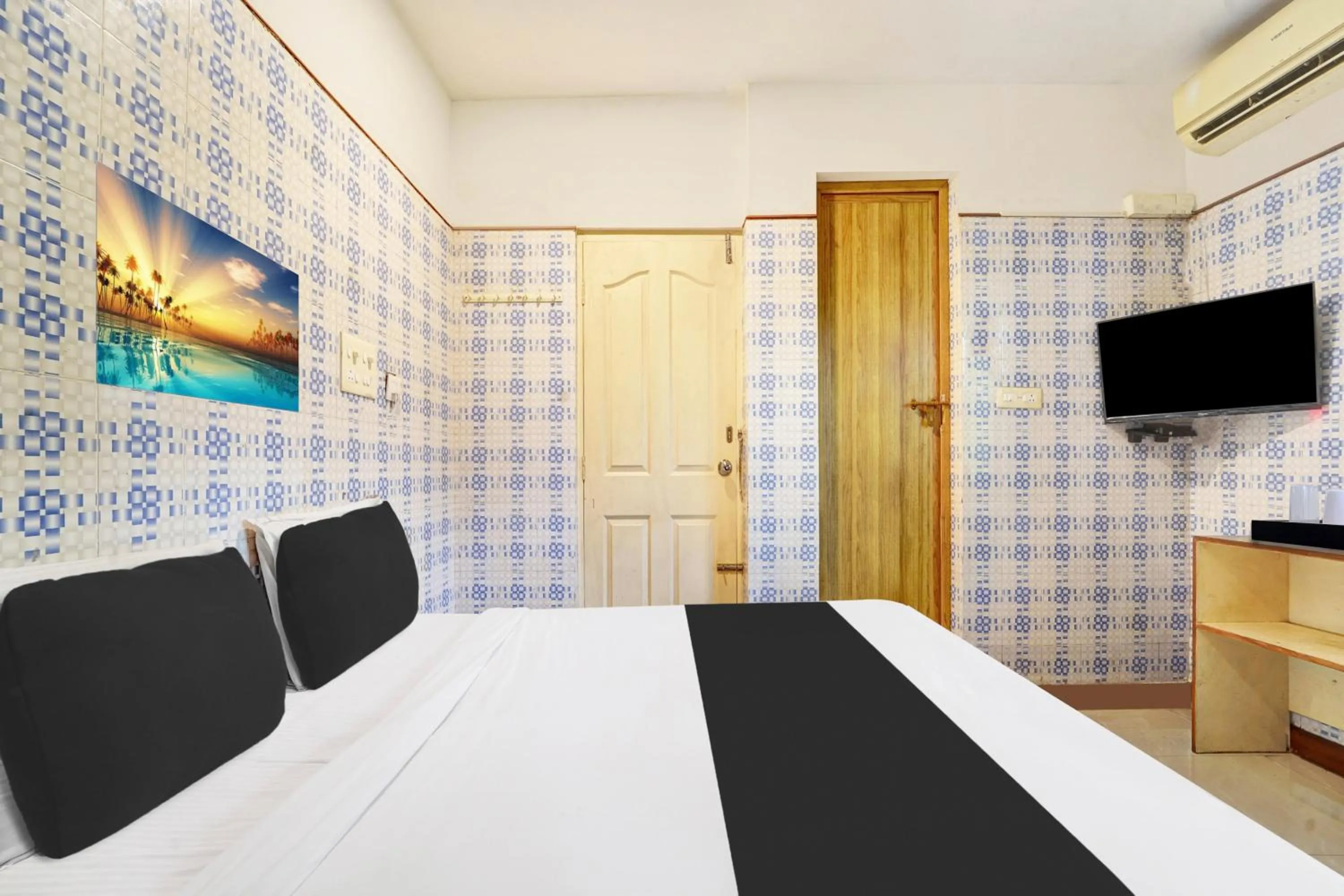 Bedroom, Bed in Super Collection O Vazhakkala Kakkanad