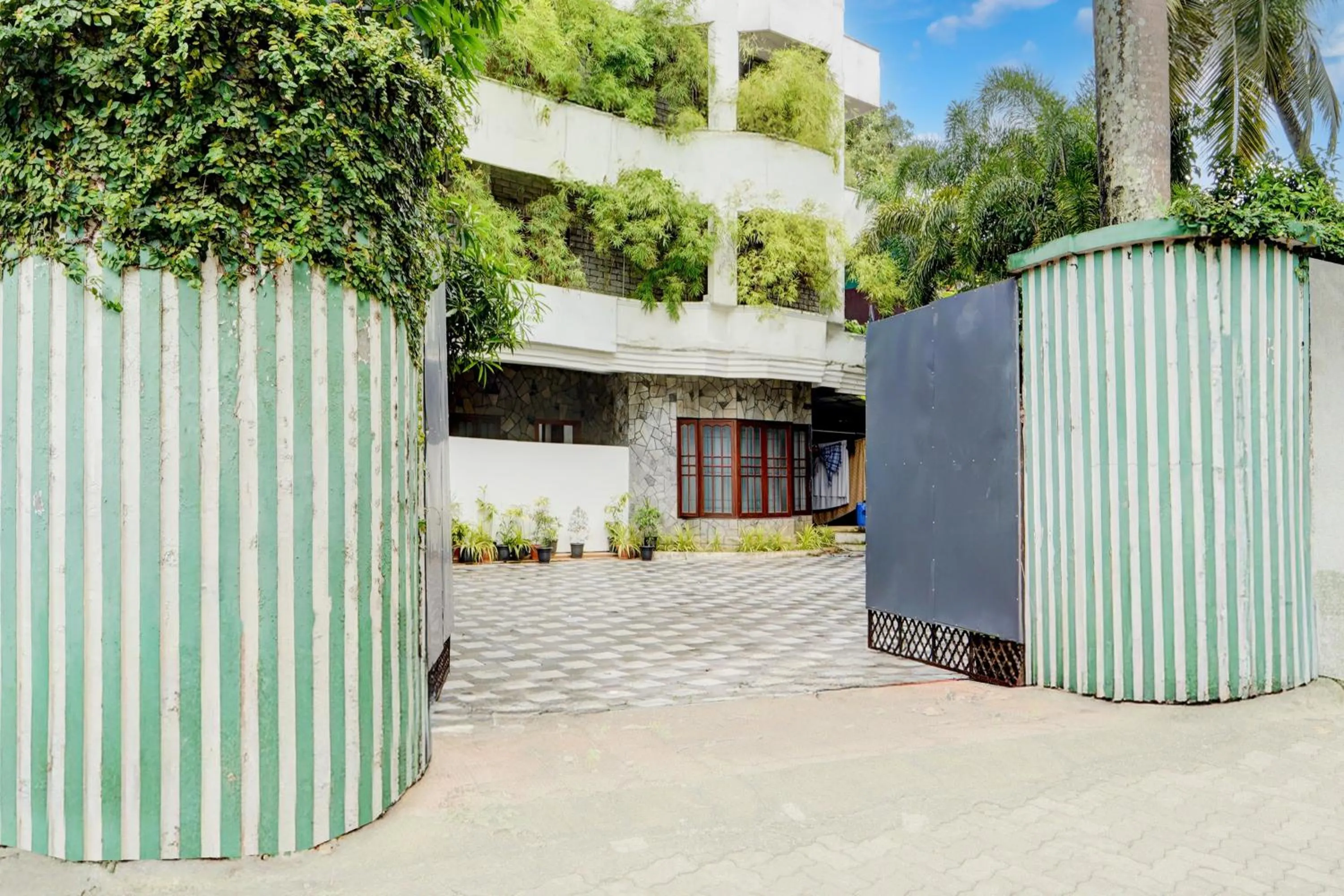 Facade/entrance in Super Collection O Vazhakkala Kakkanad