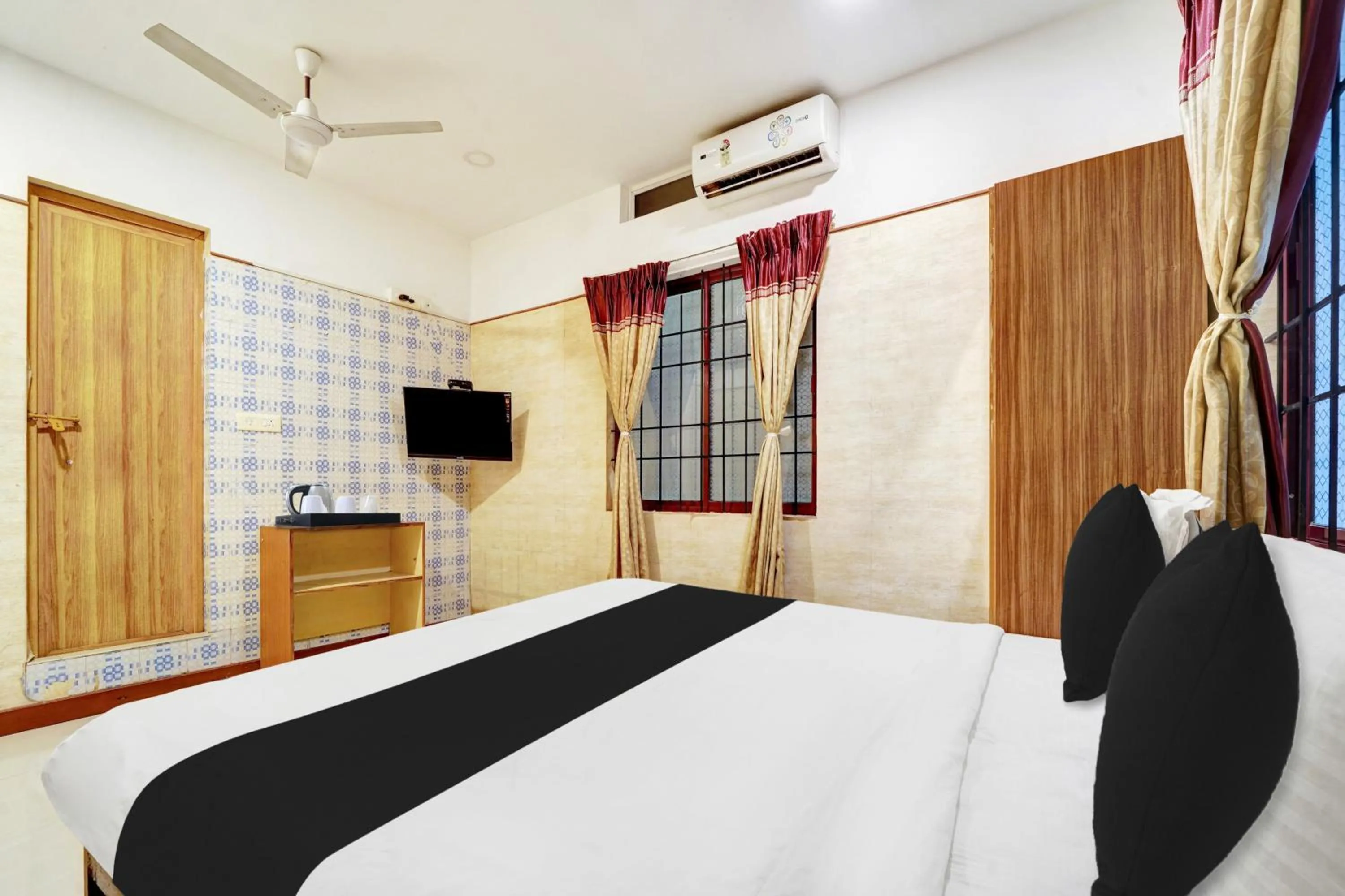 Bedroom, Bed in Super Collection O Vazhakkala Kakkanad