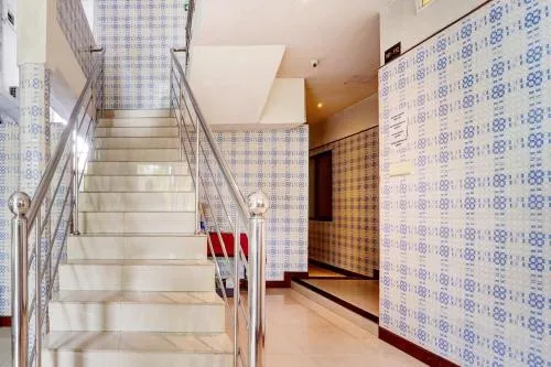 Collection O Vazhakkala Kakkanad