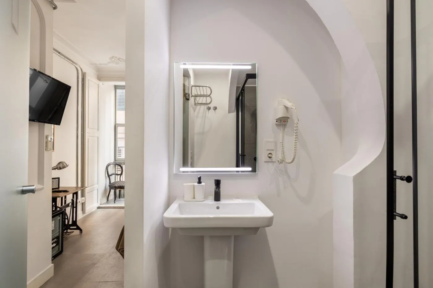 Bathroom in Antiguo Brondo Selfcheck-in Smart Rooms