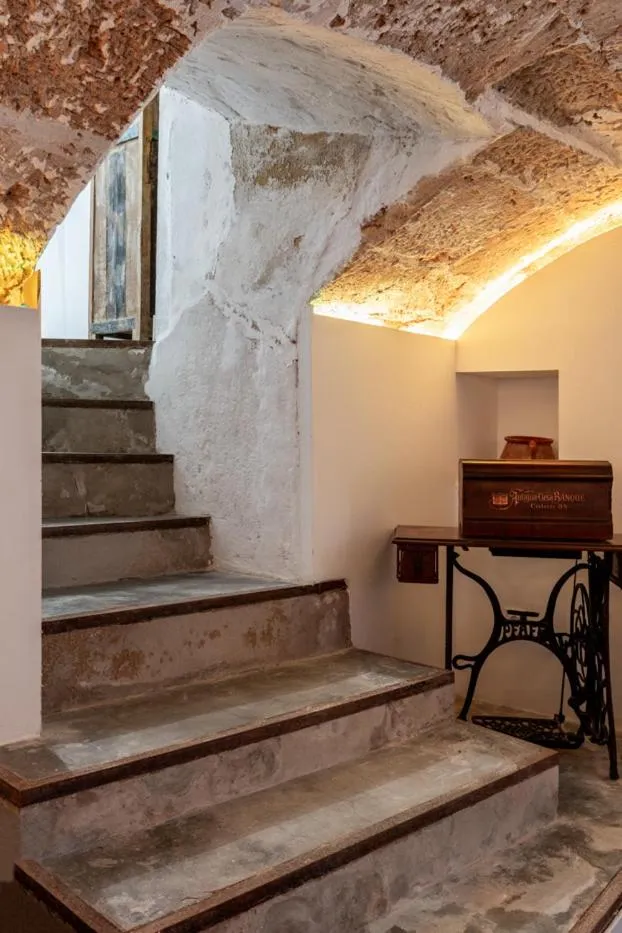 Area and facilities in Antiguo Brondo Selfcheck-in Smart Rooms