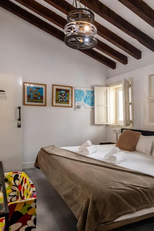 Photo of the whole room, Bed in Antiguo Brondo Selfcheck-in Smart Rooms