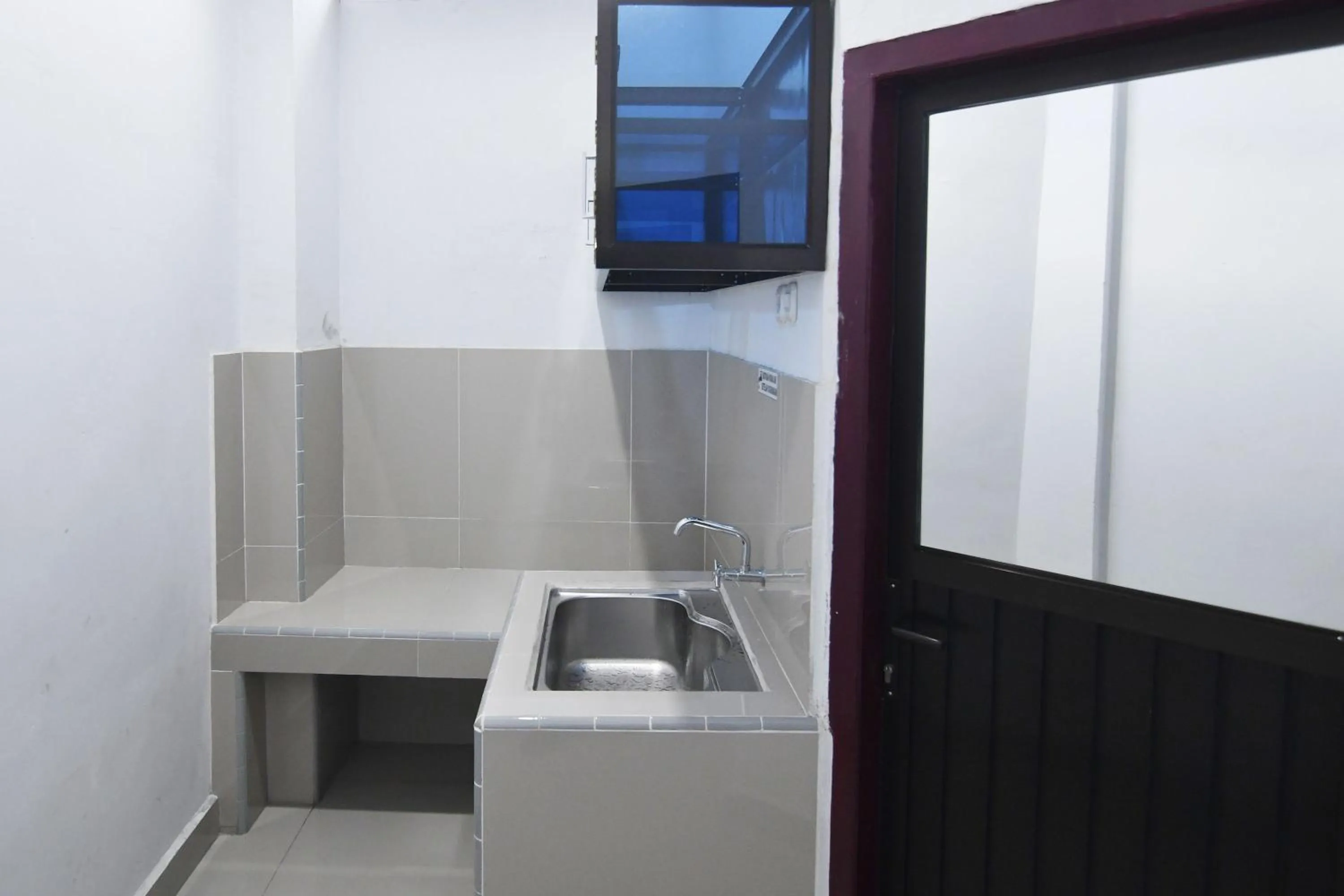 Communal kitchen in Rich Guesthouse