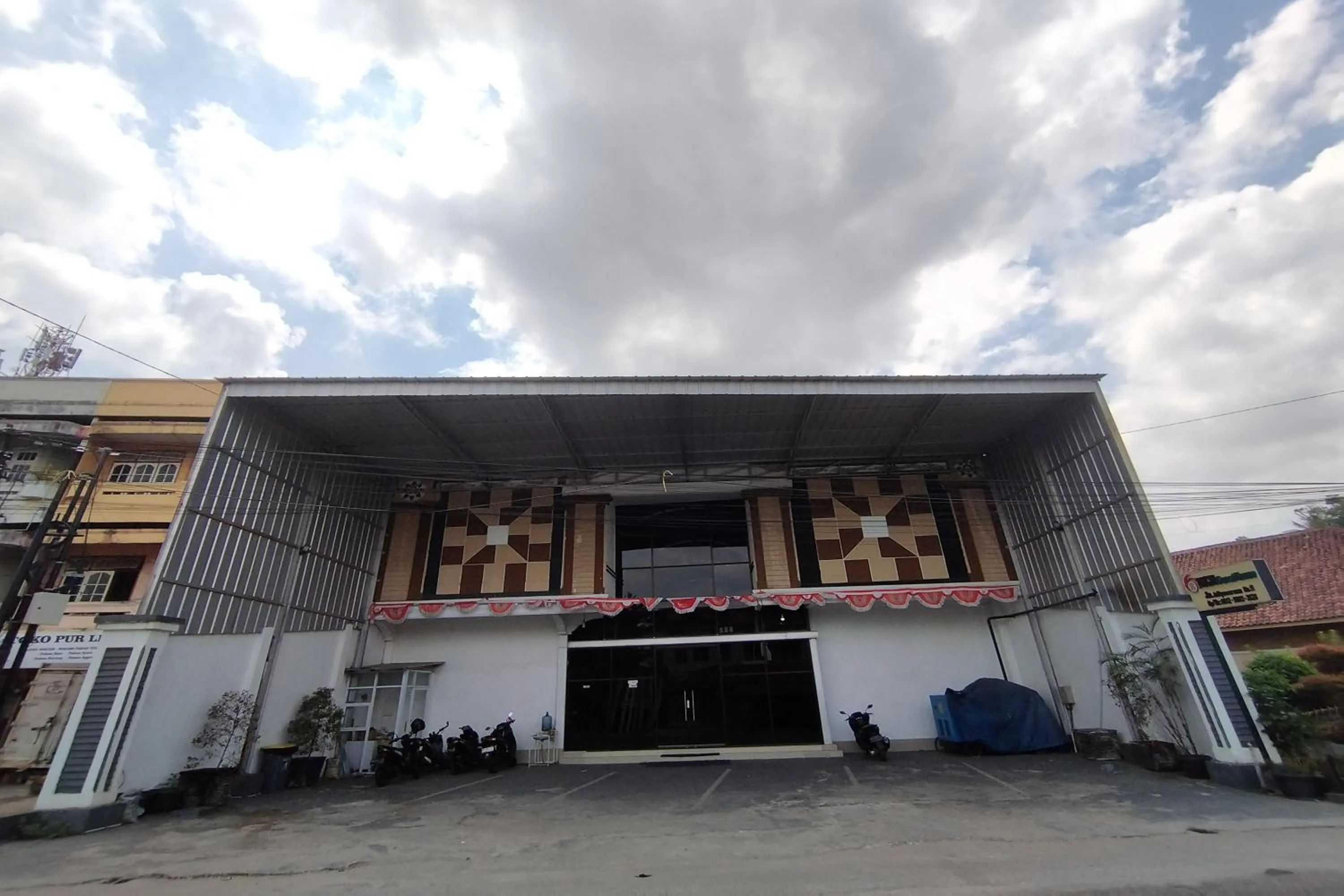 Facade/entrance in Rich Guesthouse