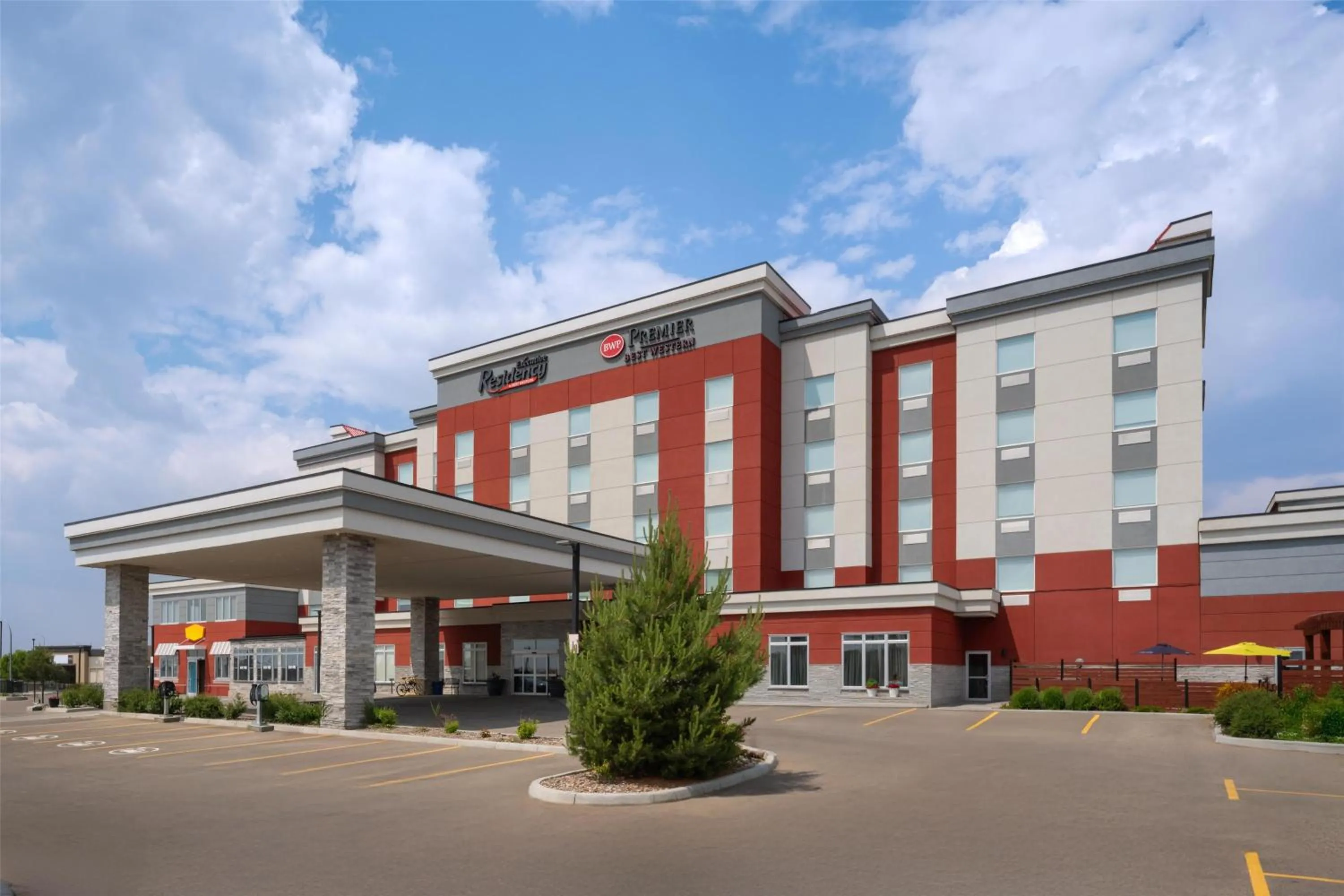 Property building in Best Western Premier Executive Residency Medicine Hat
