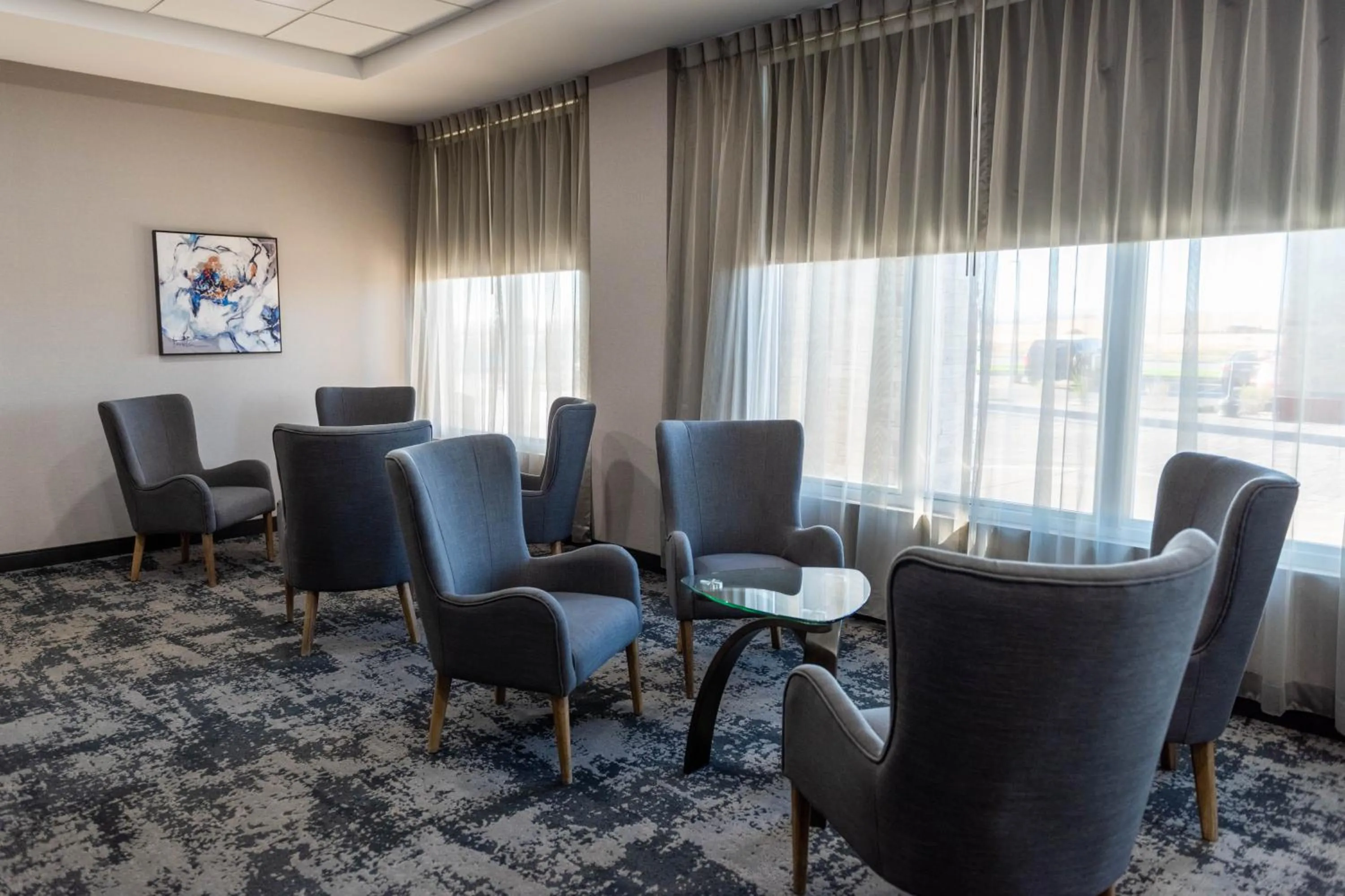 Communal lounge/ TV room in Best Western Premier Executive Residency Medicine Hat