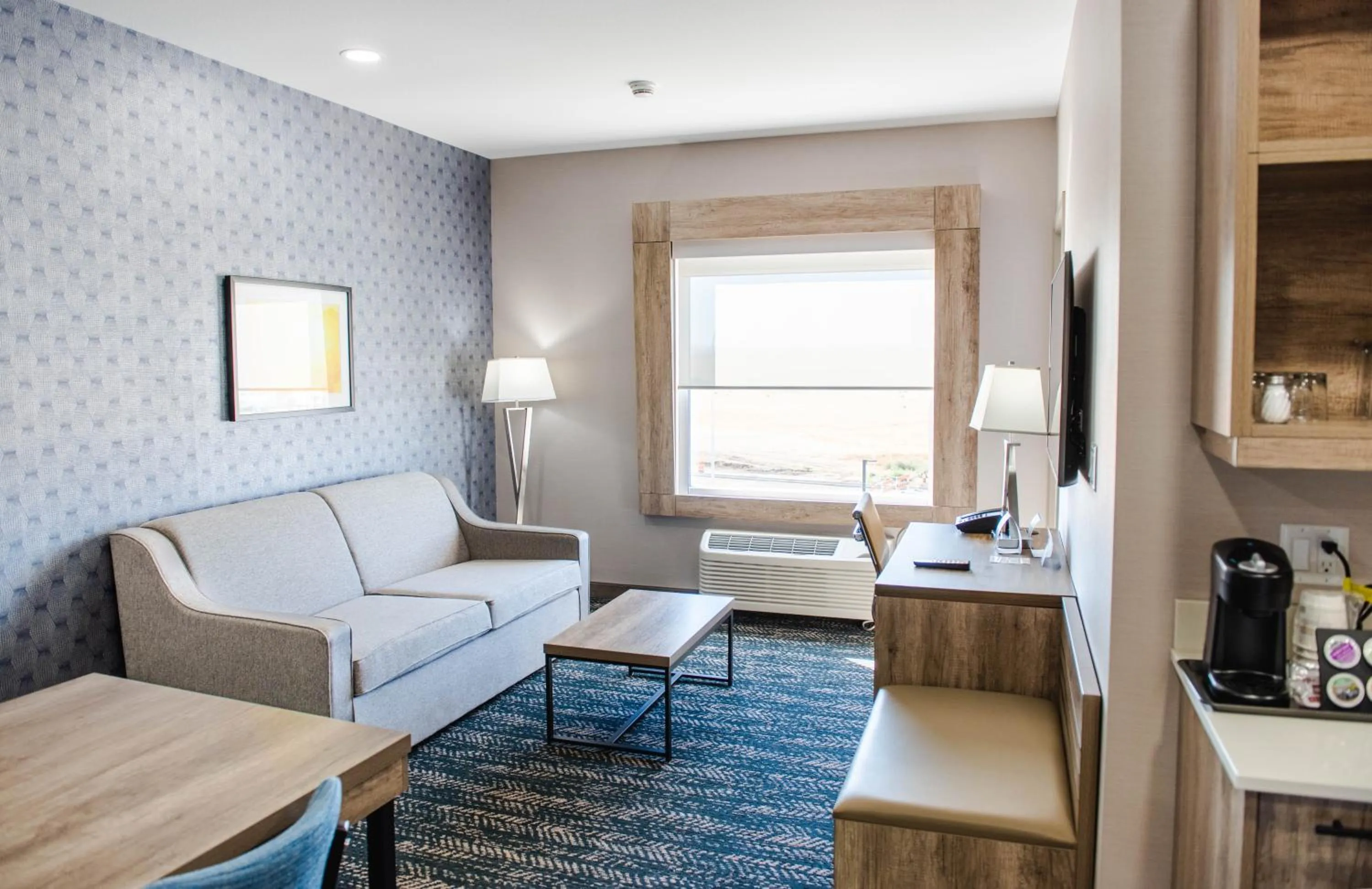 Living room in Best Western Premier Executive Residency Medicine Hat