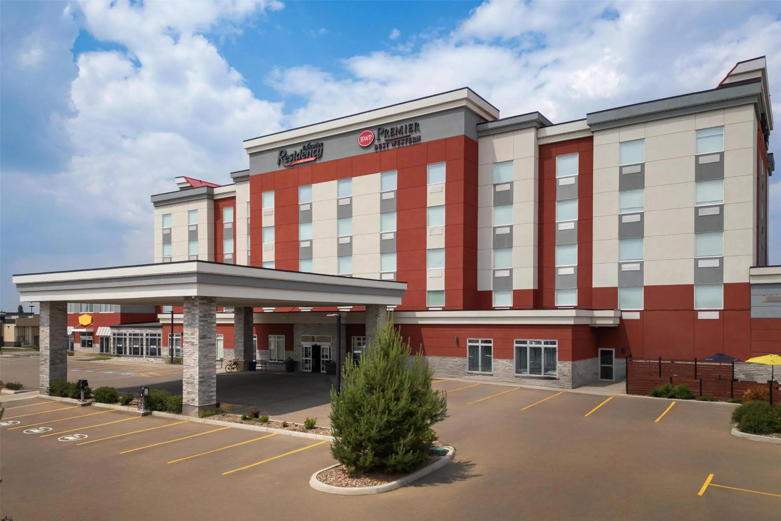 Property building in Best Western Premier Executive Residency Medicine Hat