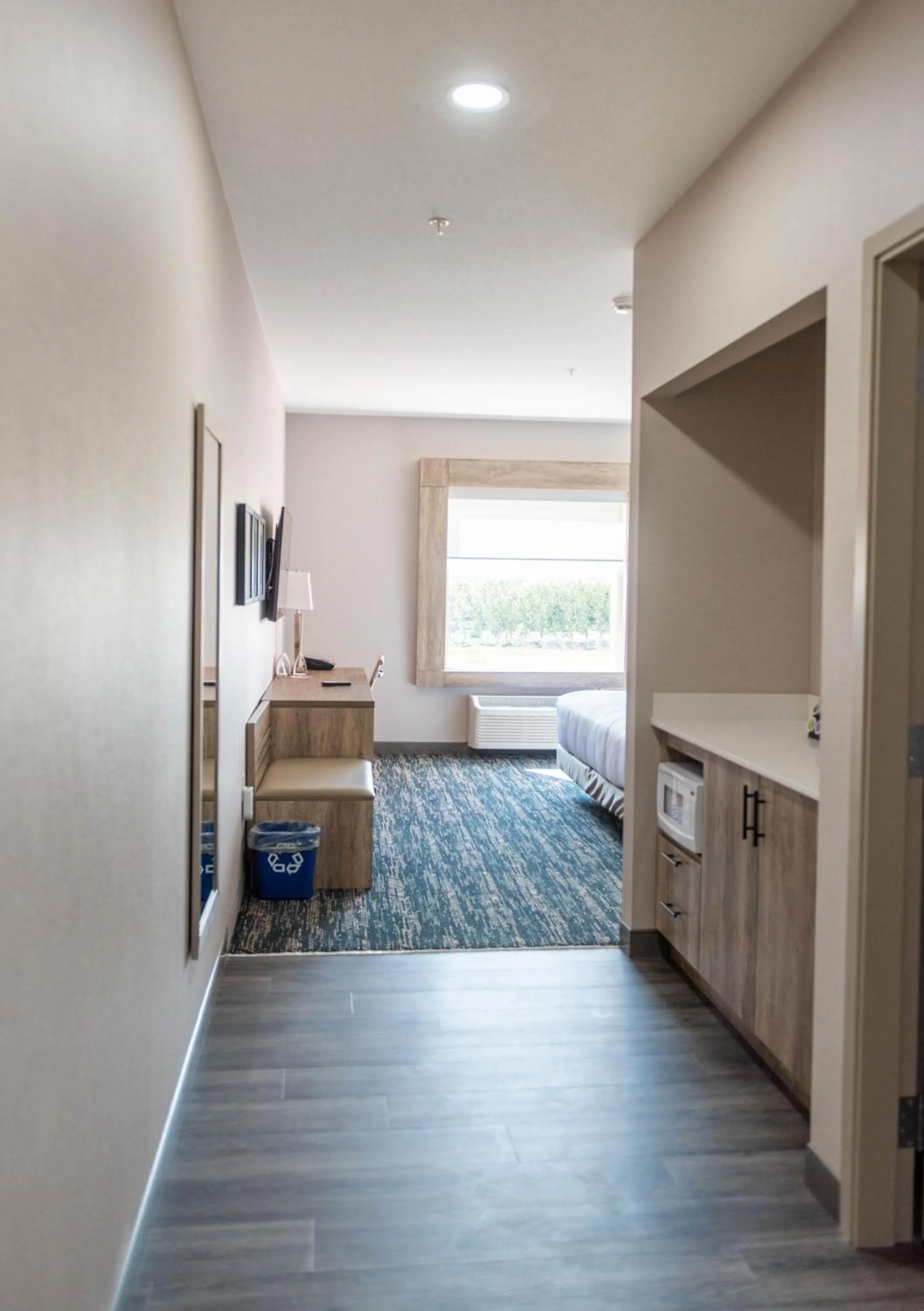 Coffee/tea facilities, Bed in Best Western Premier Executive Residency Medicine Hat