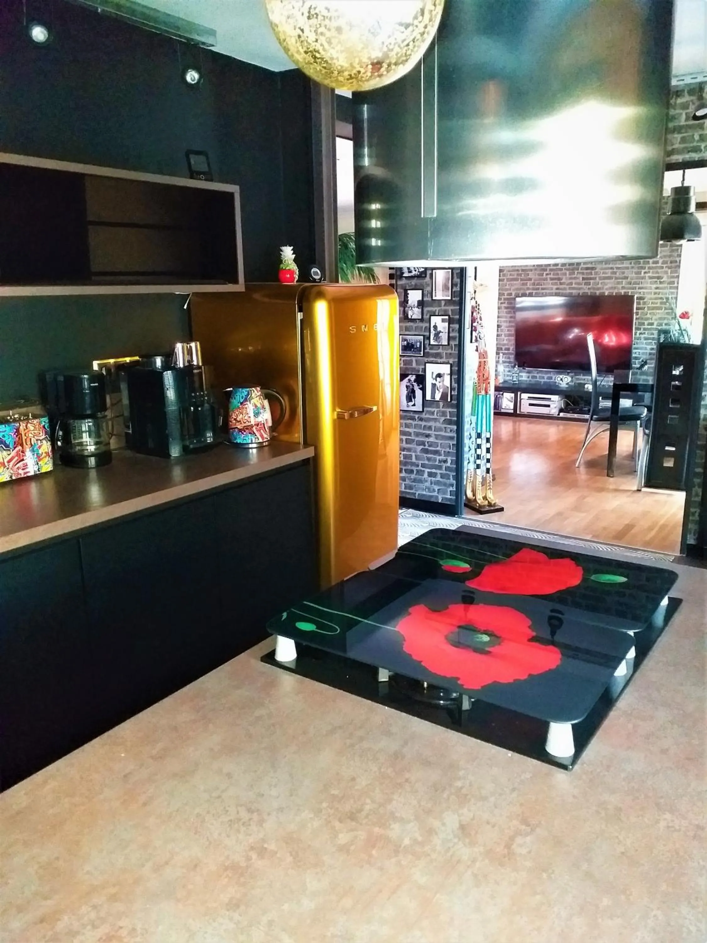 Communal kitchen in Moderne Home original design