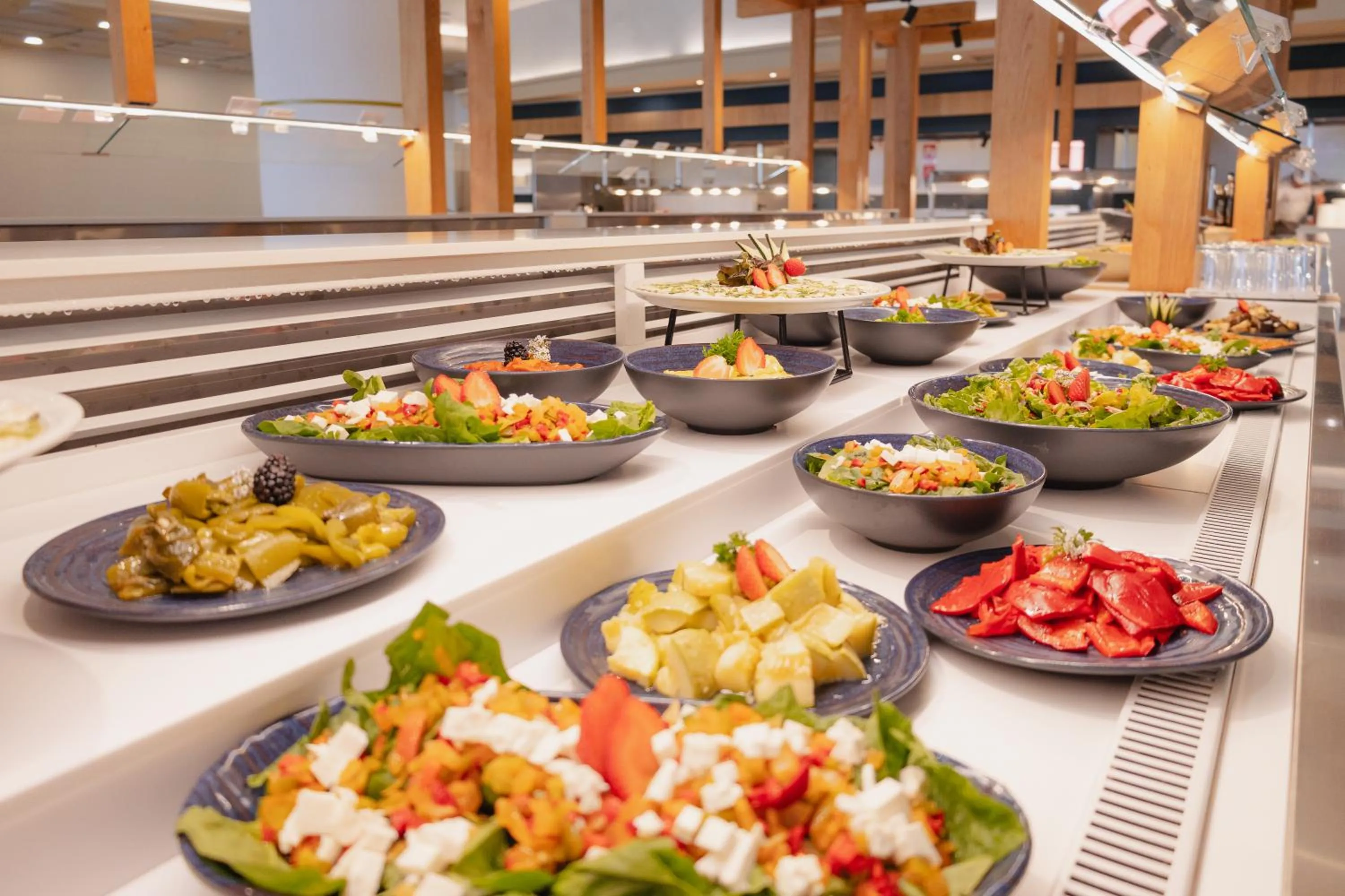 Food and drinks in Landmar Costa los Gigantes Family Resort