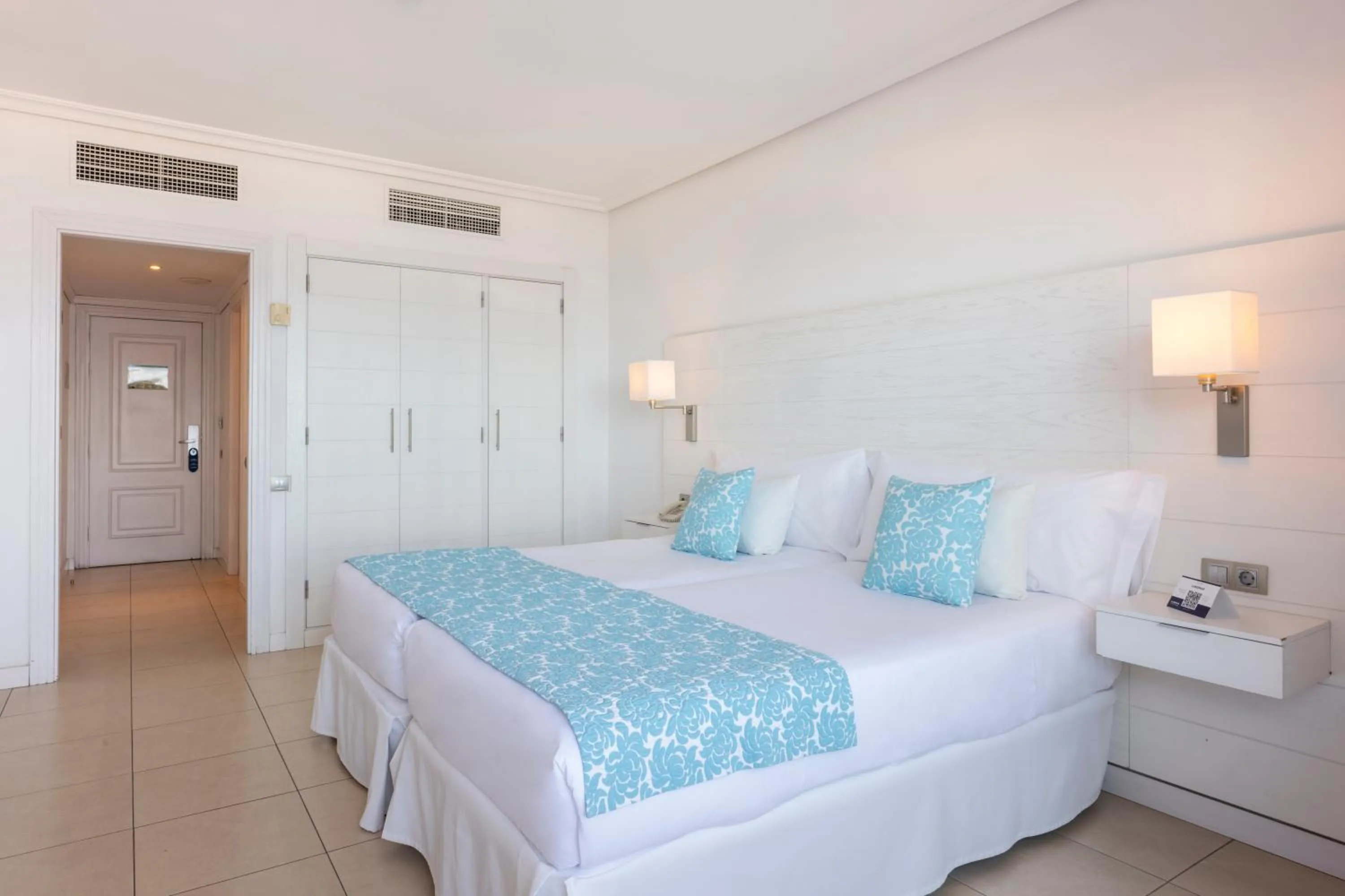 Bed in Landmar Costa los Gigantes Family Resort