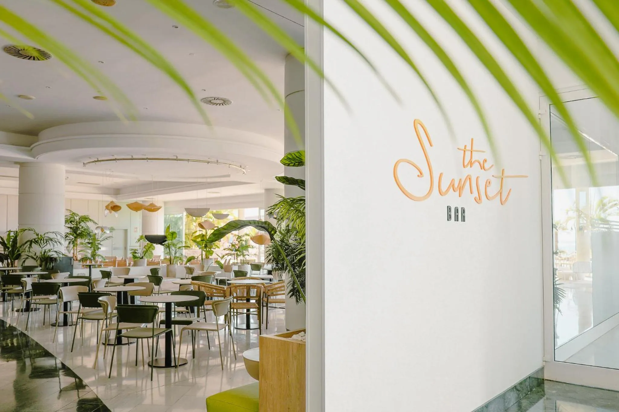 Food and drinks in Landmar Costa los Gigantes Family Resort