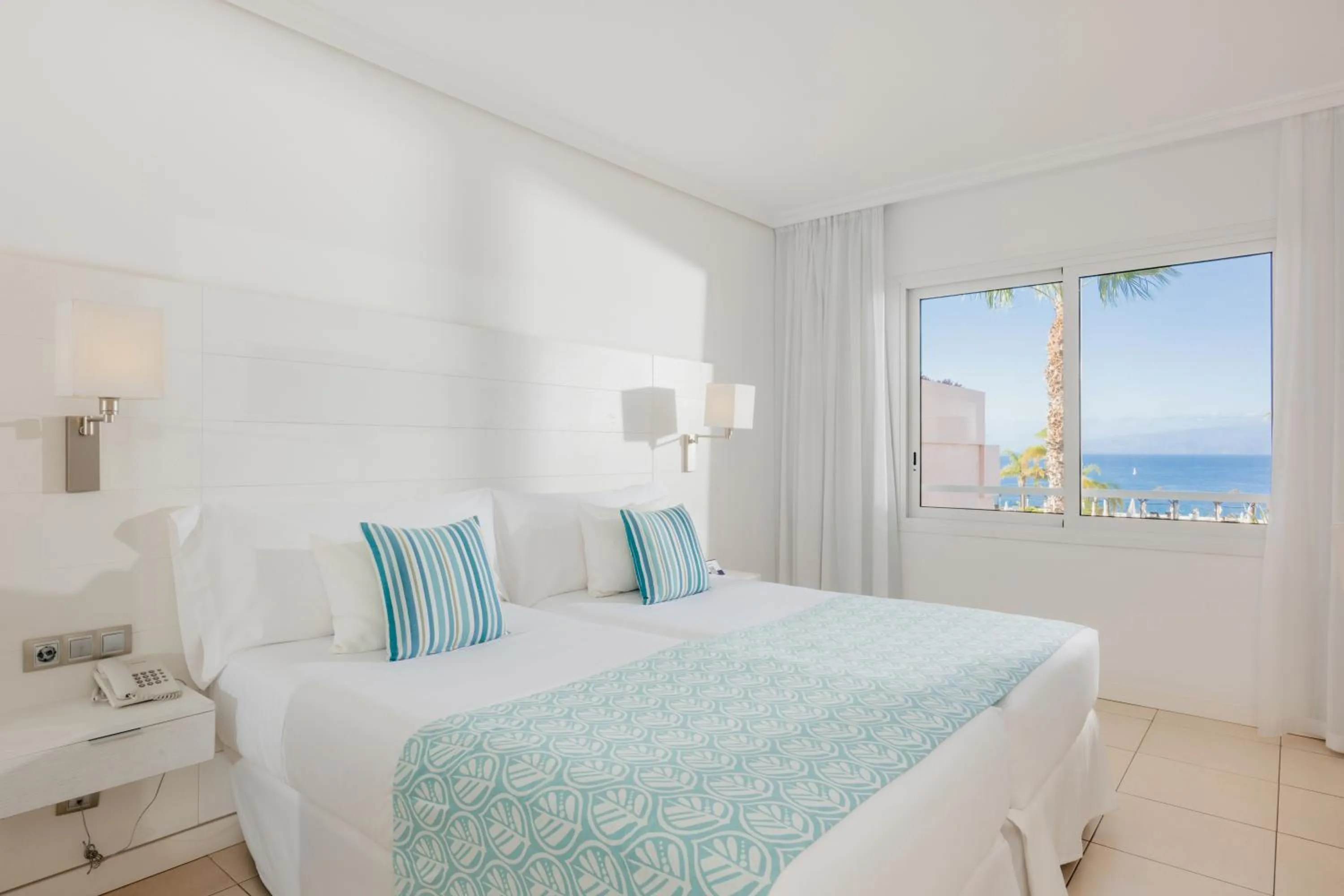 Bed in Landmar Costa los Gigantes Family Resort