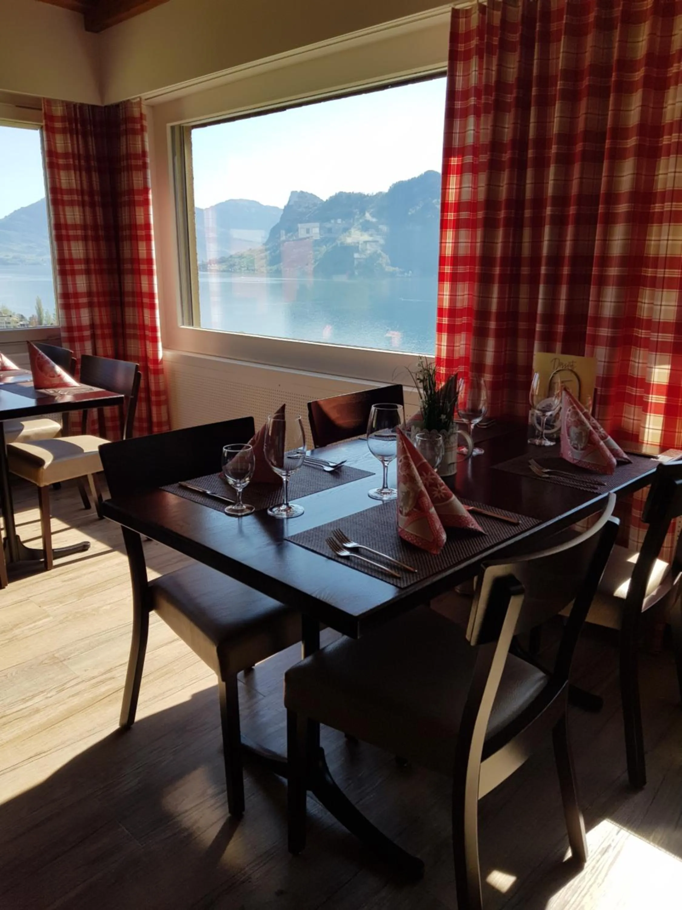 Restaurant/places to eat in Hotel Roggerli