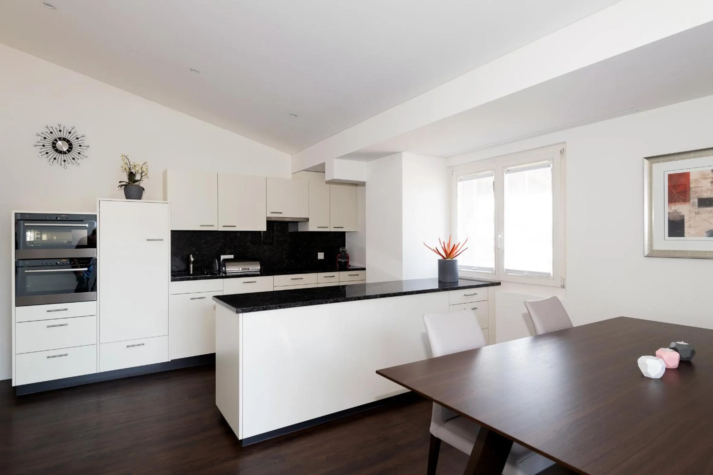 Kitchen or kitchenette in Hotel Roggerli