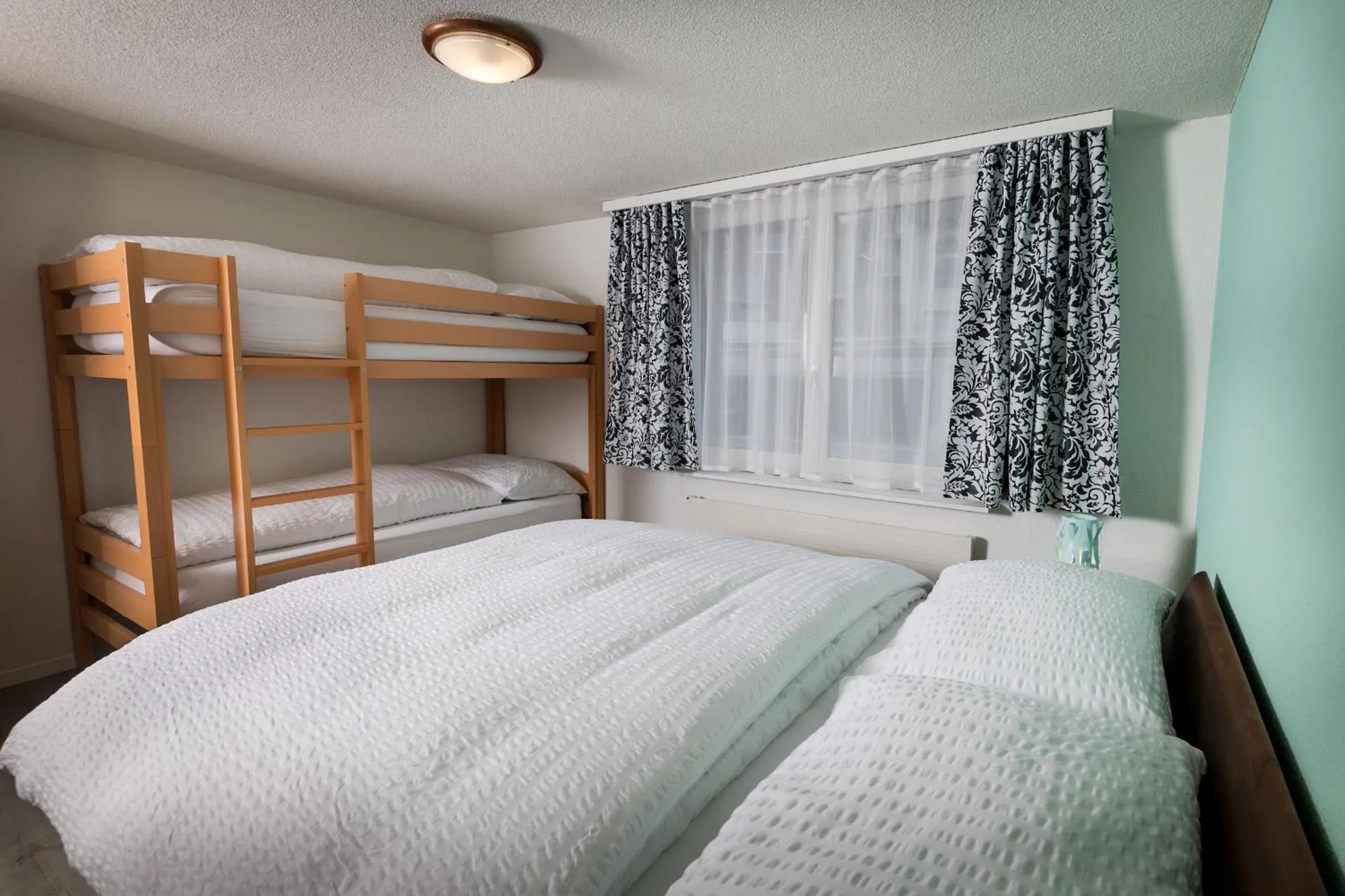 bunk bed, Bed in Hotel Roggerli