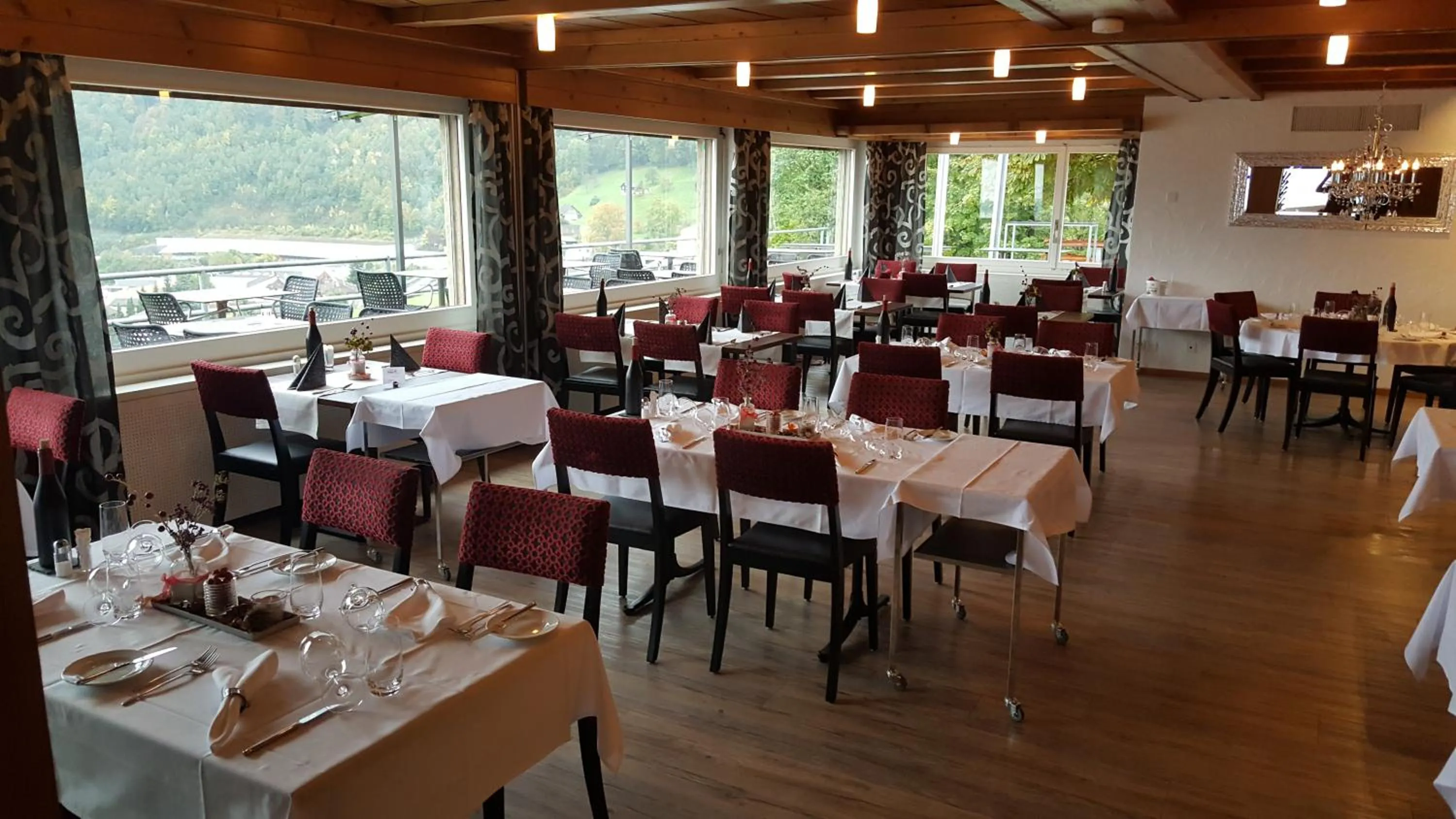 Restaurant/places to eat in Hotel Roggerli